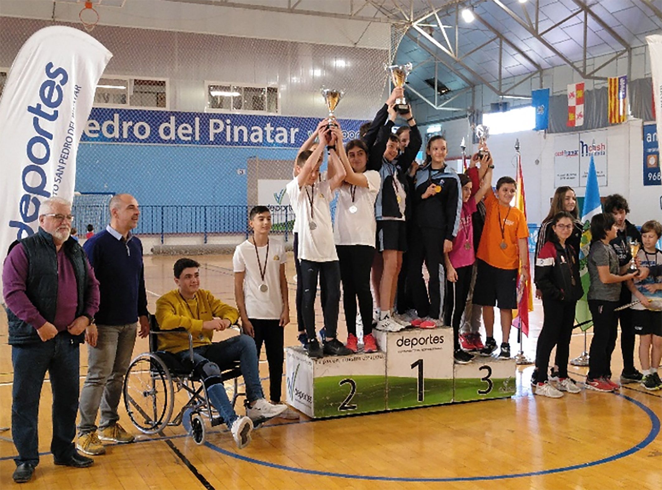 Podio en la final de bádminton escolar de los tres centros educativos torreños6 Podio en la final de bádminton escolar de los tres centros educativos torreños6