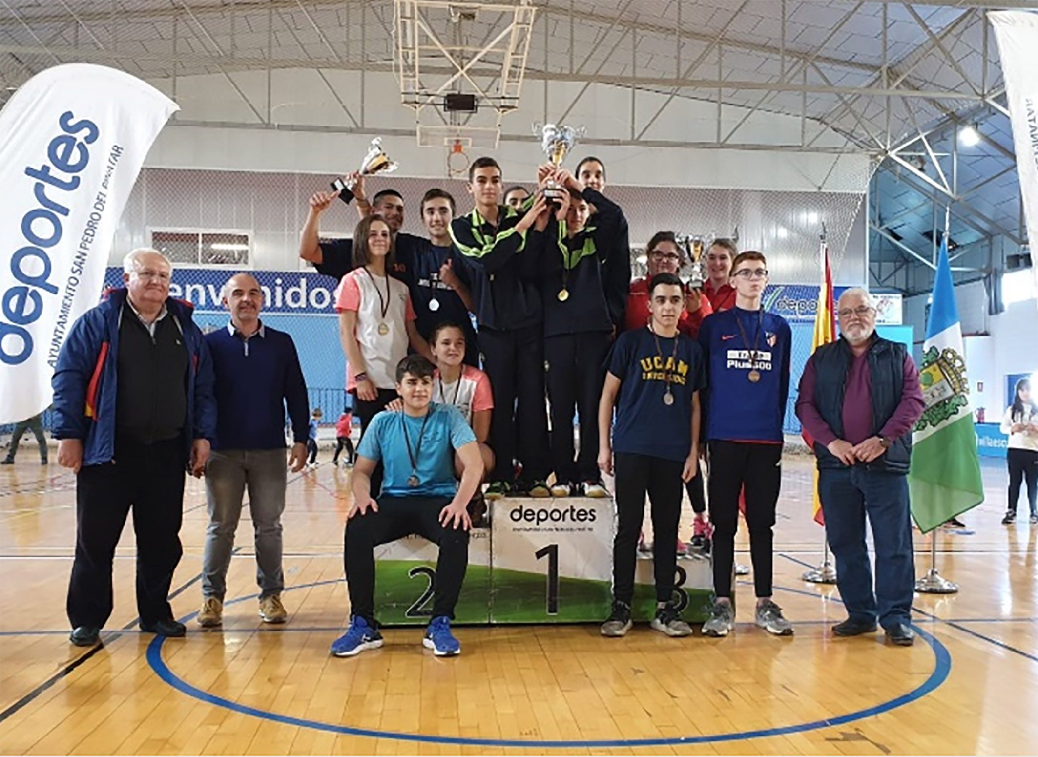 Podio en la final de bádminton escolar de los tres centros educativos torreños7 Podio en la final de bádminton escolar de los tres centros educativos torreños7