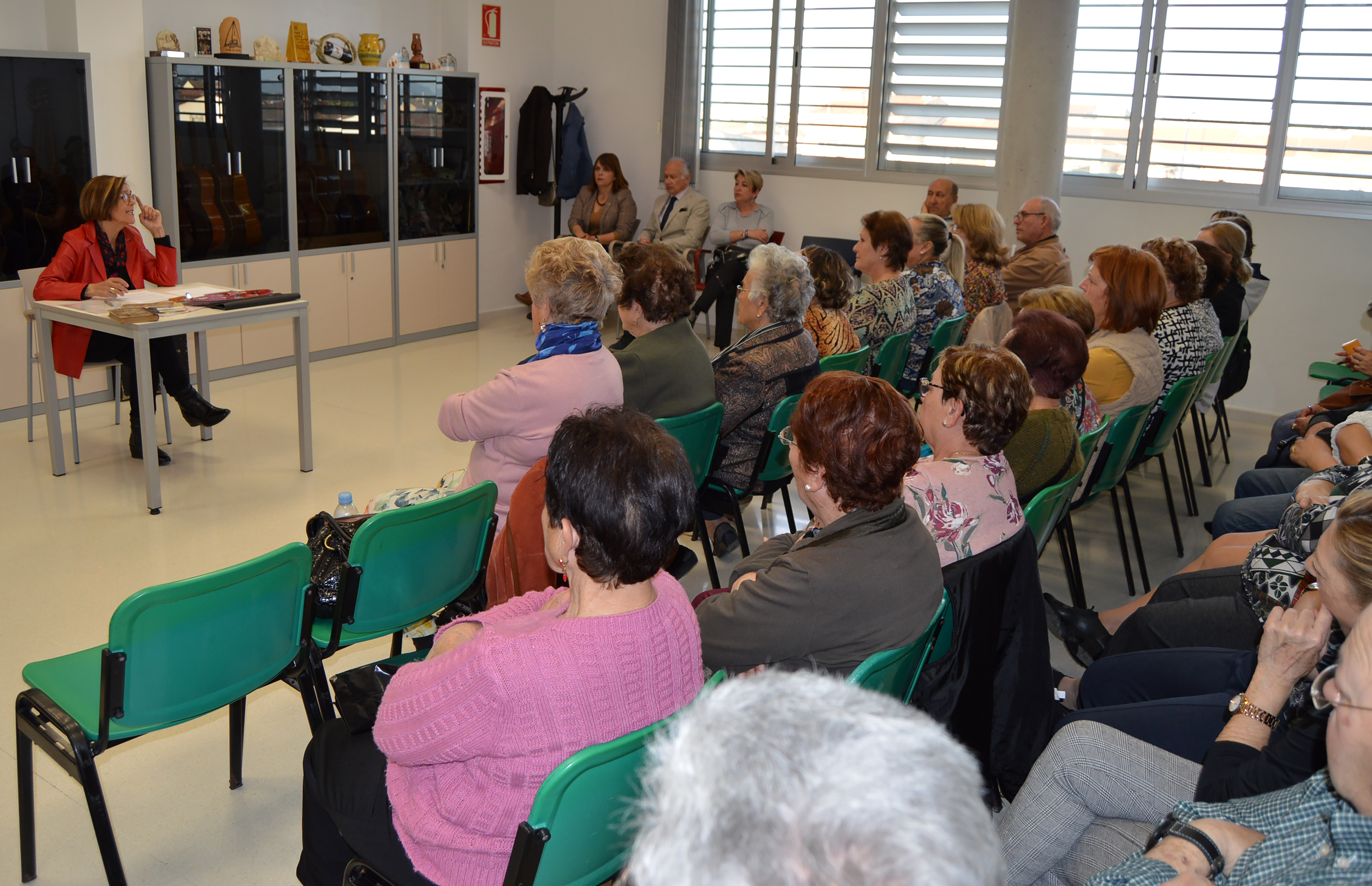 Rosa Peñalver revisa la educación de las mujeres del siglo XX a través de la copla