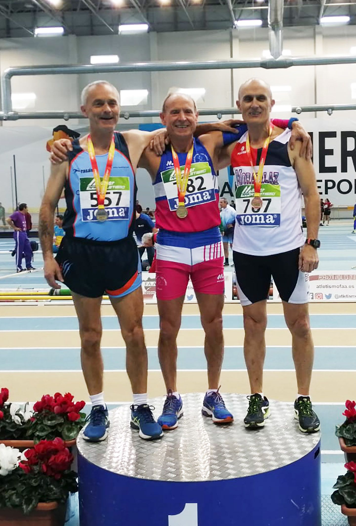 ngel Salinas se cuelga un oro y dos platas en el nacional de veteranos de pista cubierta1 ngel Salinas se cuelga un oro y dos platas en el nacional de veteranos de pista cubierta1