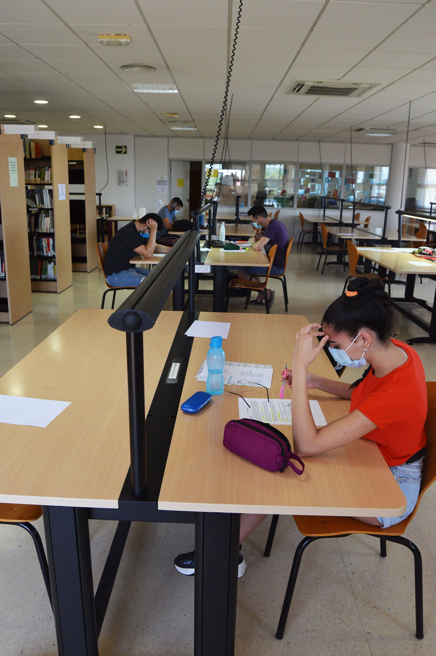 La sala de consulta de la biblioteca municipal a disposición de sus usuarios3