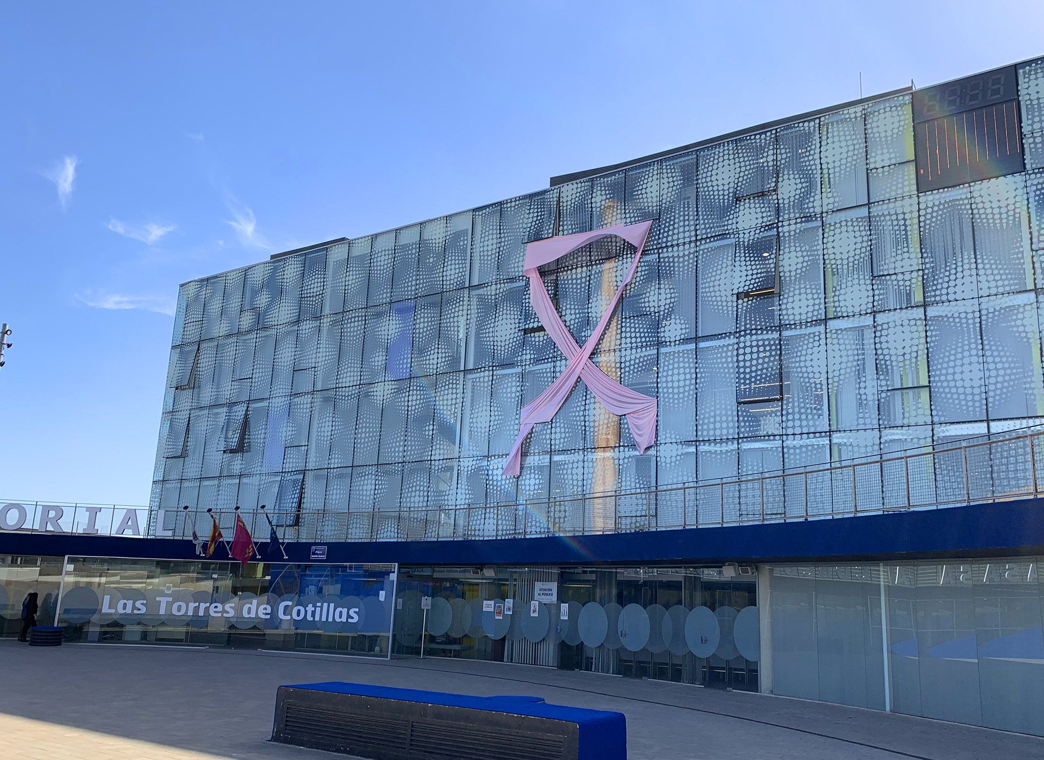 Las Torres de Cotillas se ilumina de rosa contra el cáncer de mama2