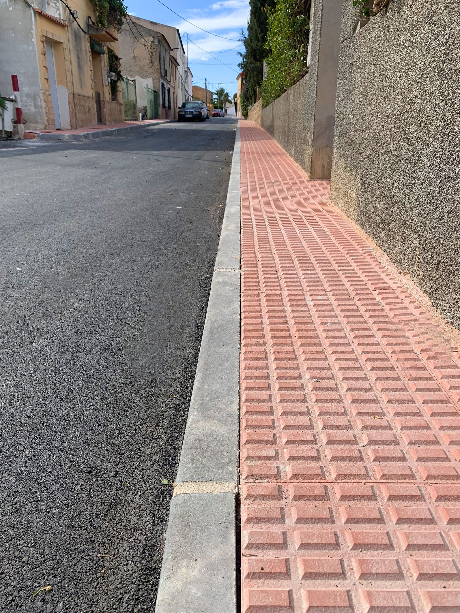 Concluye la renovación de aceras y asfaltado en el barrio de San Pedro2