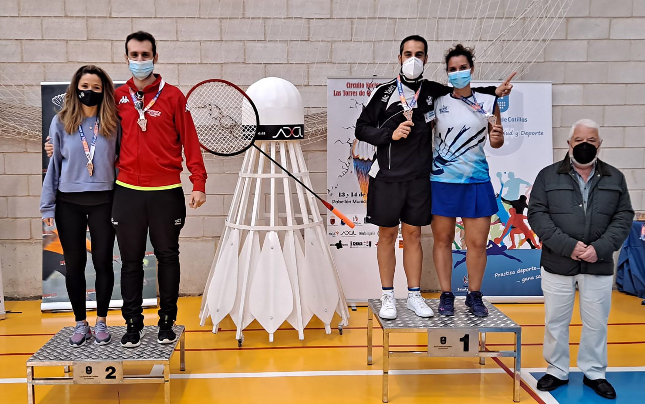 Dos oros dos platas y un bronce para el Bádminton Las Torres en el circuito nacional senior6