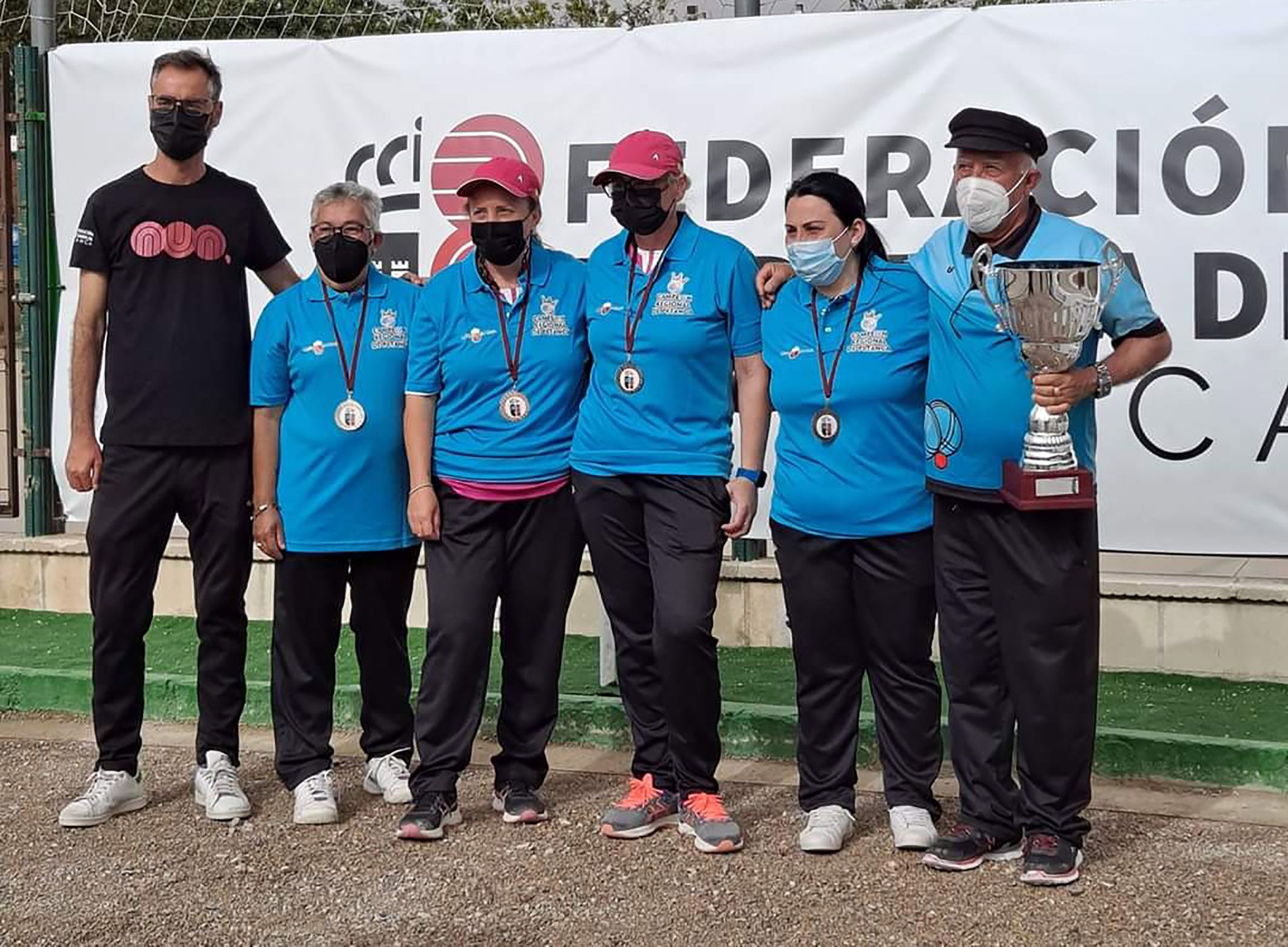 Equipo femenino de tripletas del Petanca La Salceda campeonas