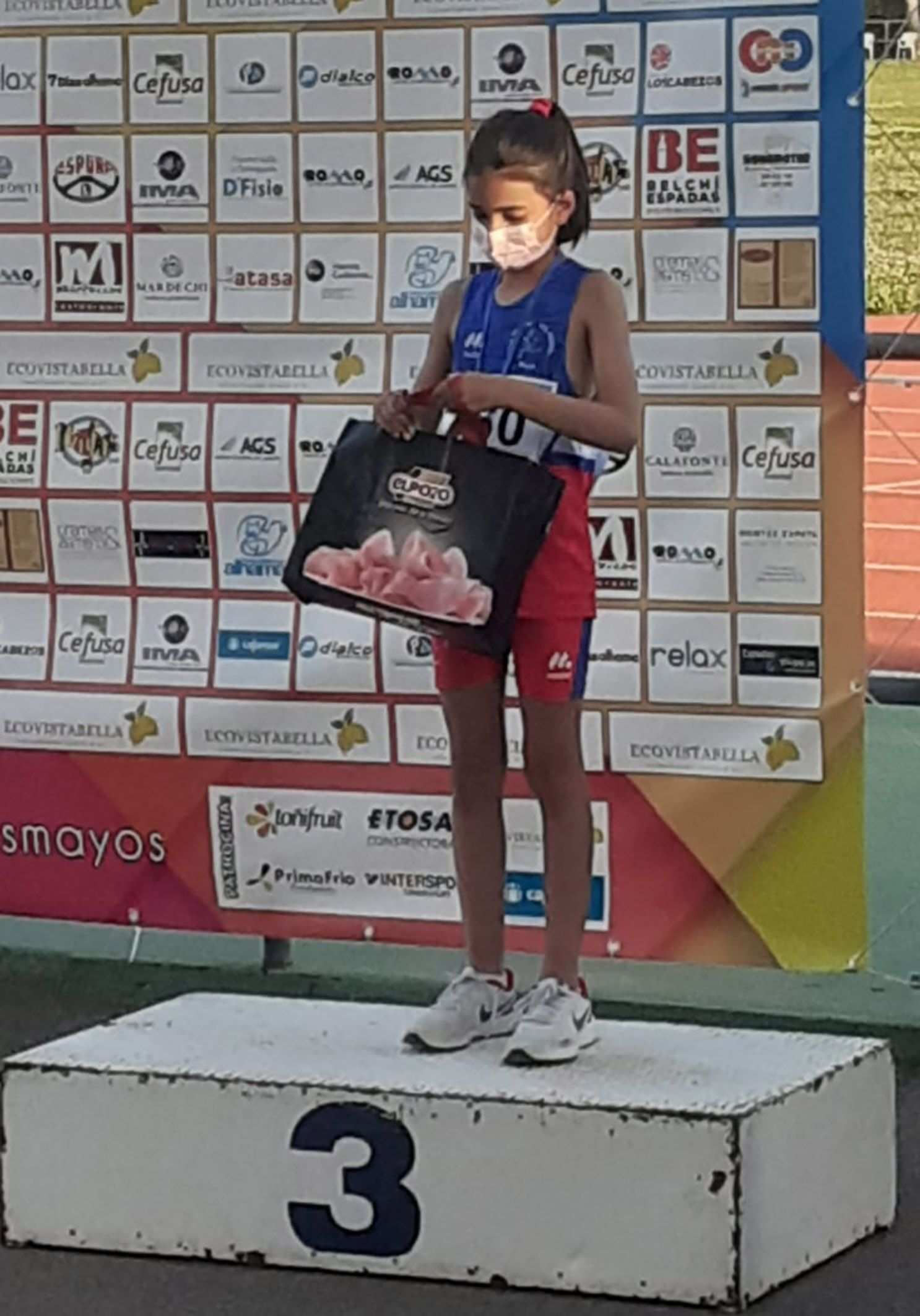 La atleta torreña Carmen Martínez bronce en categoría sub 10 de Los Mayos de Alhama2