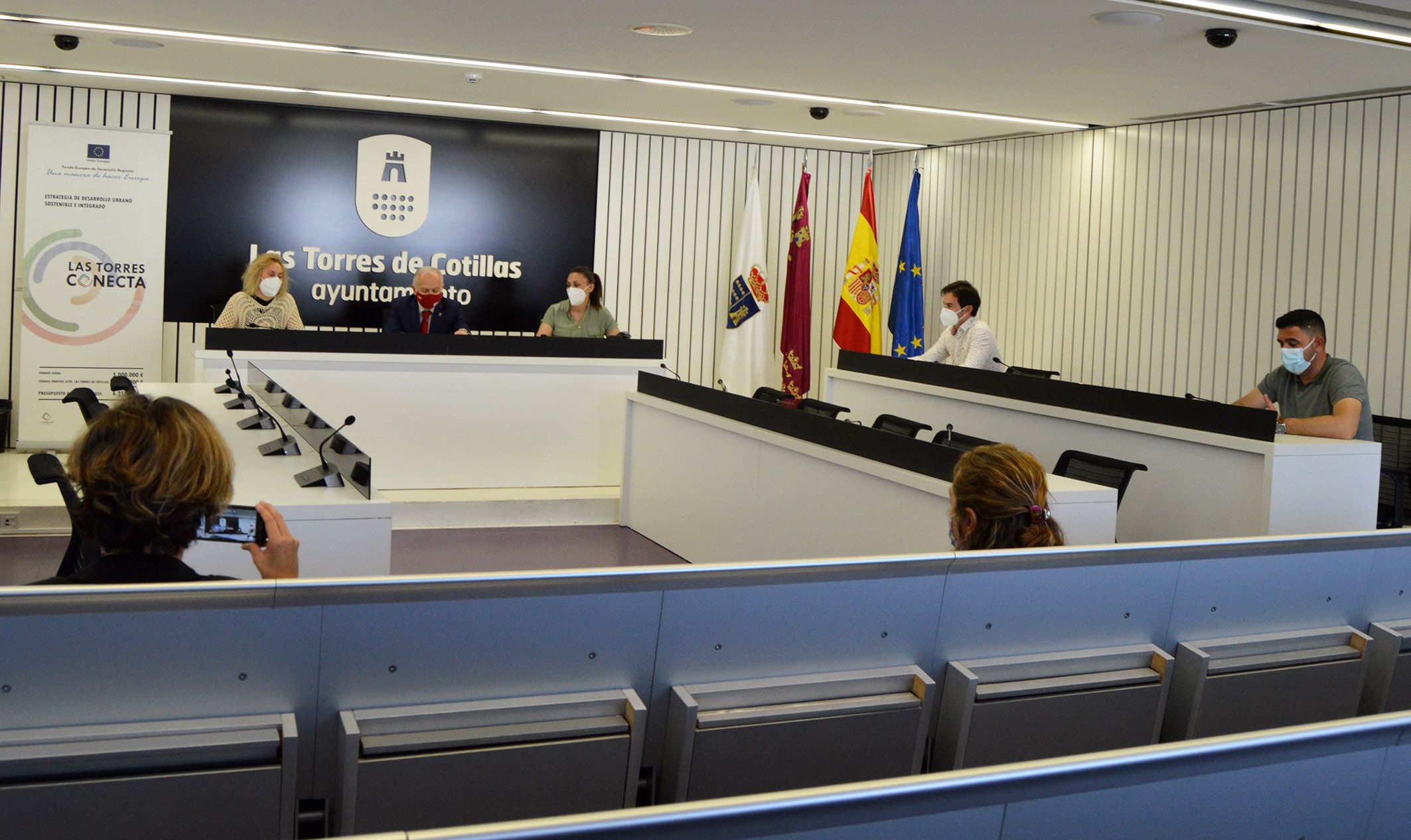 Las Torres de Cotillas celebra el Día Internacional de la Enfermería con un minuto de silencio4