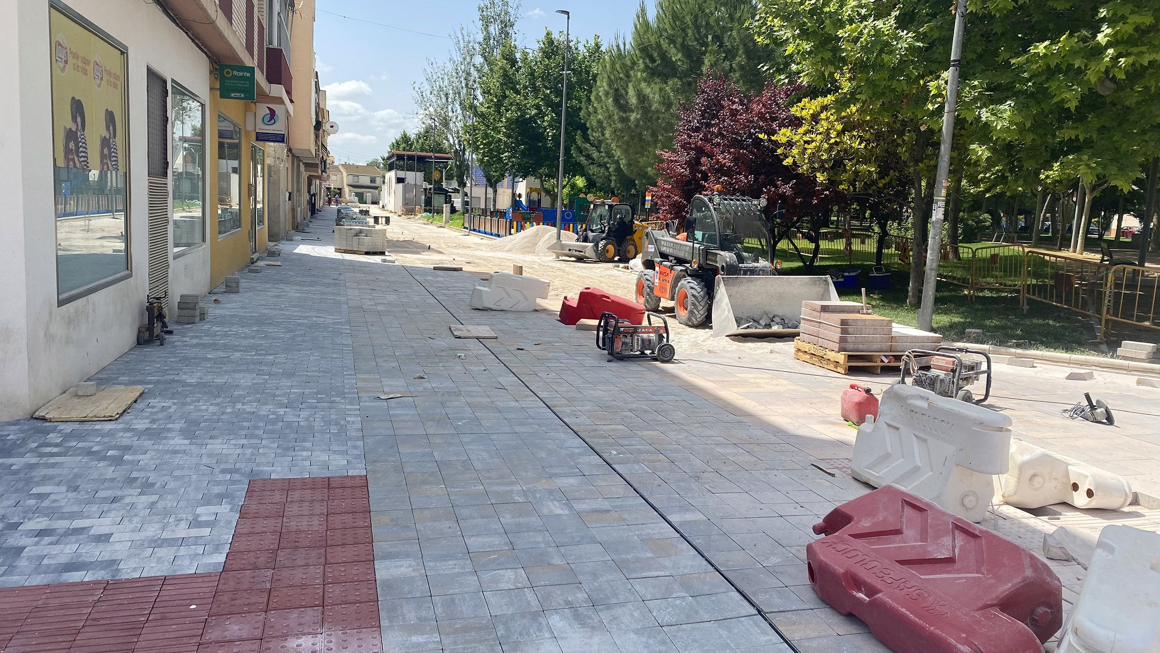 Las obras de adecuación del entorno de la calle Bartolomé Ródenas a buen ritmo2