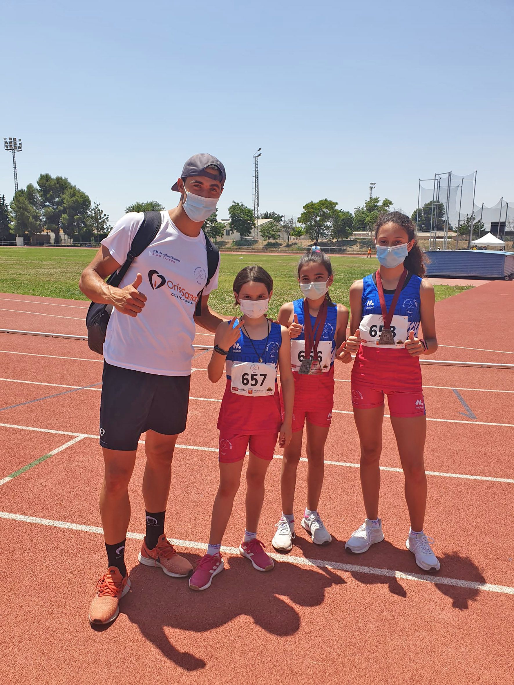 Lluvia de medallas para el Club Atletismo Las Torres en el regional de categorías base Carmen Martínez y Sandra Martínez