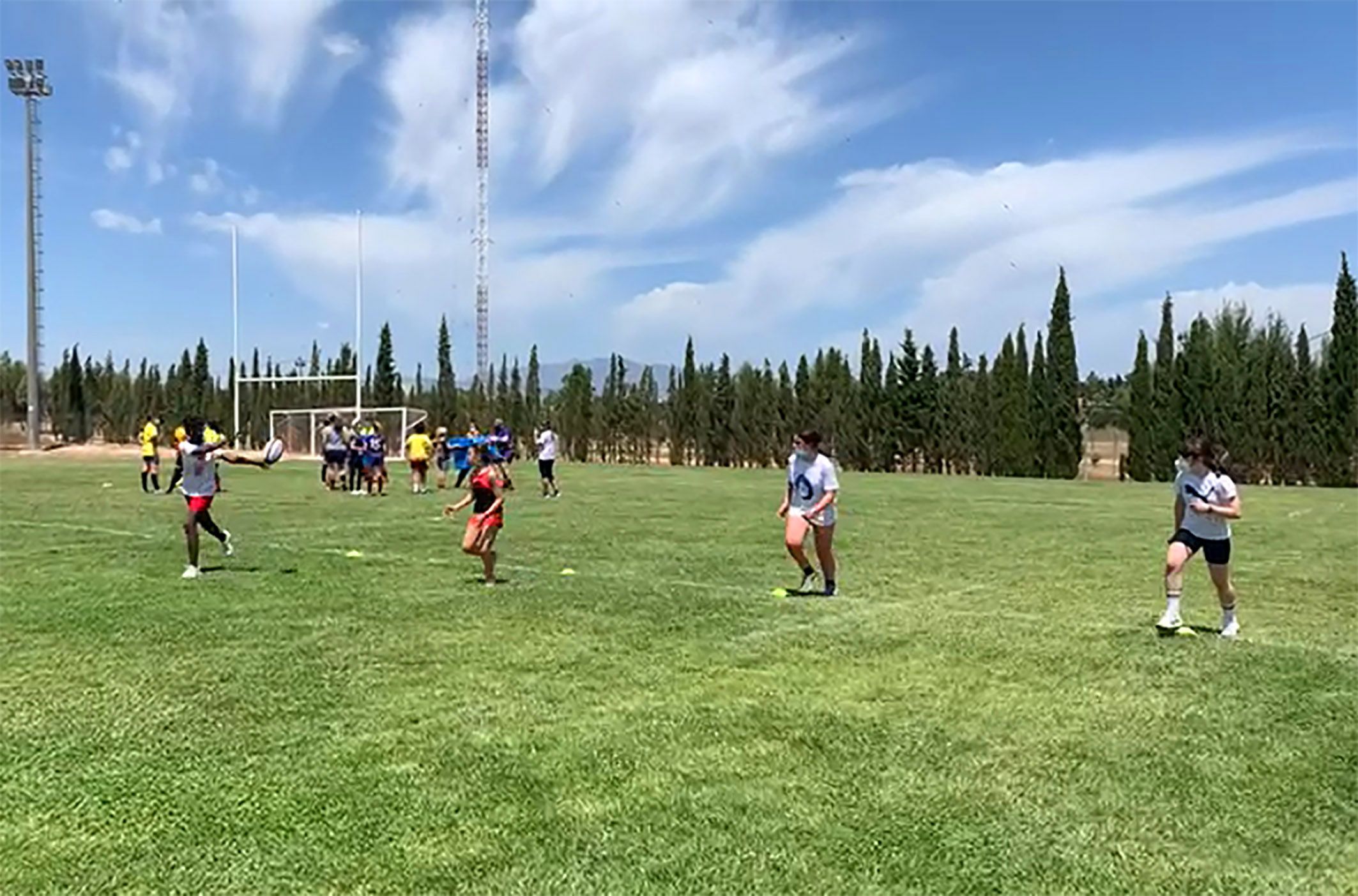 Medio centenar de participantes en la jornada “Mujeres en rugby” celebrada en el campo municipal de césped 2