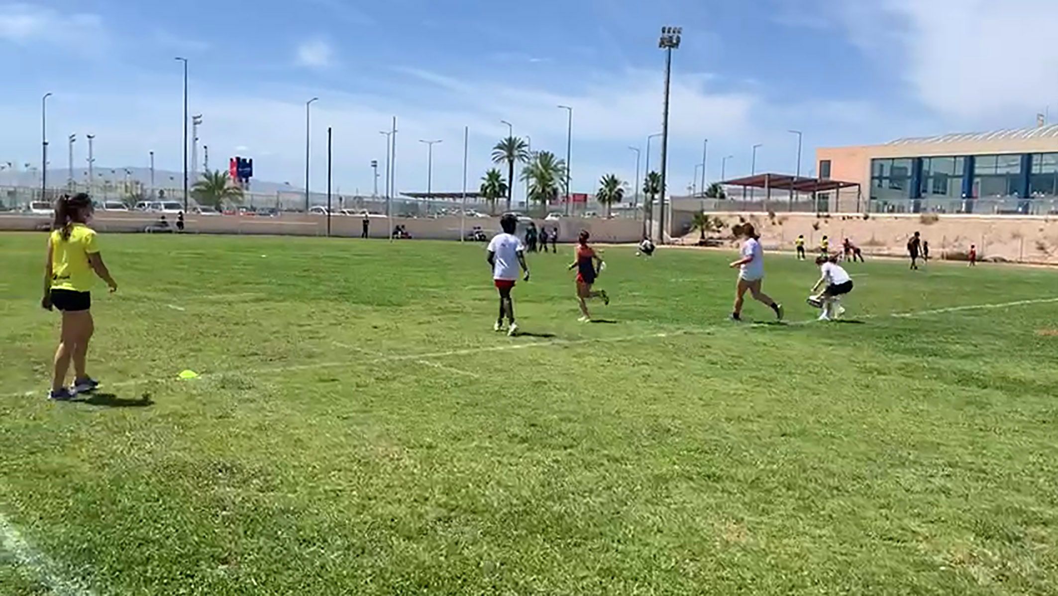 Medio centenar de participantes en la jornada “Mujeres en rugby” celebrada en el campo municipal de césped 3