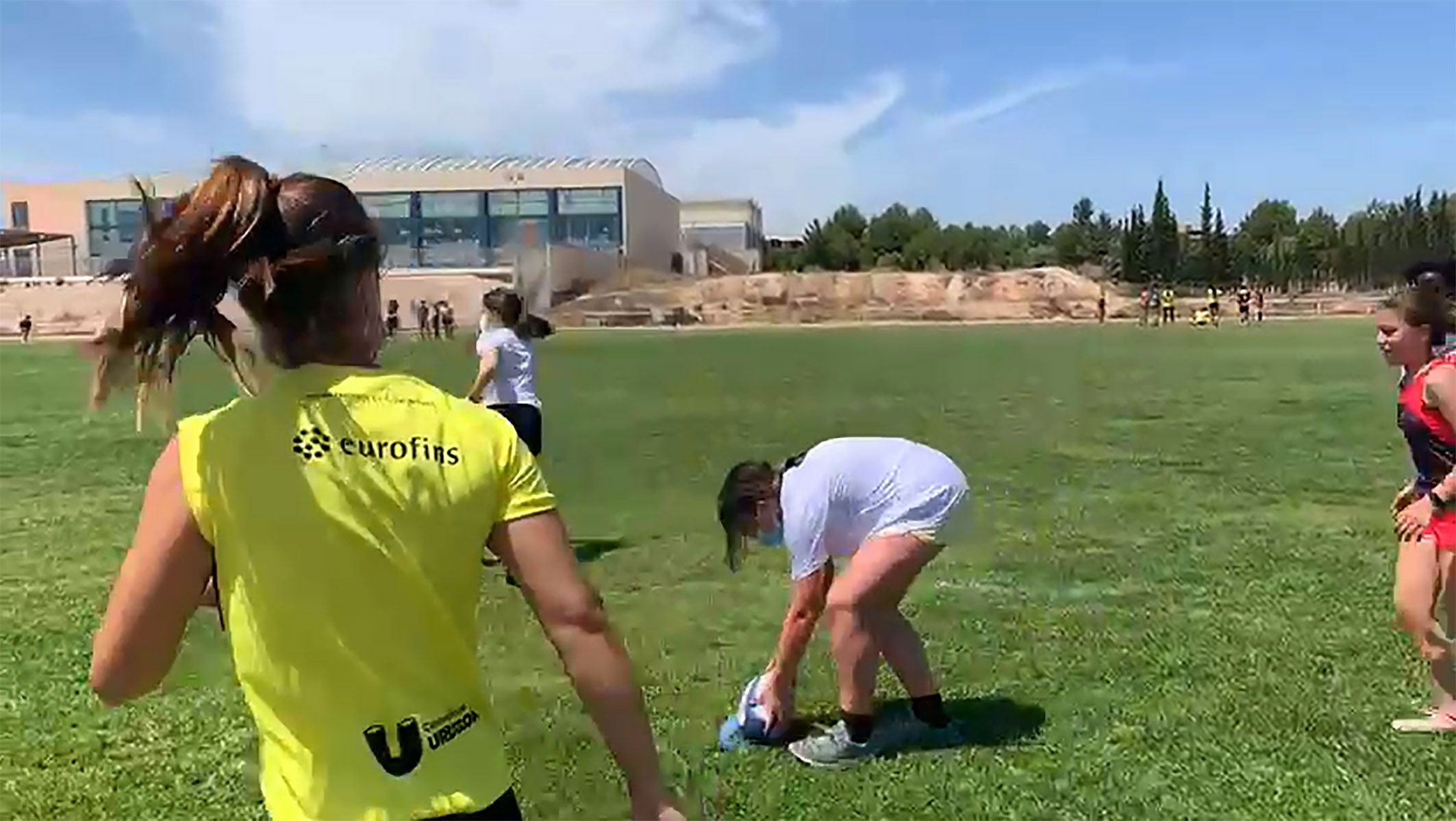 Medio centenar de participantes en la jornada “Mujeres en rugby” celebrada en el campo municipal de césped 4