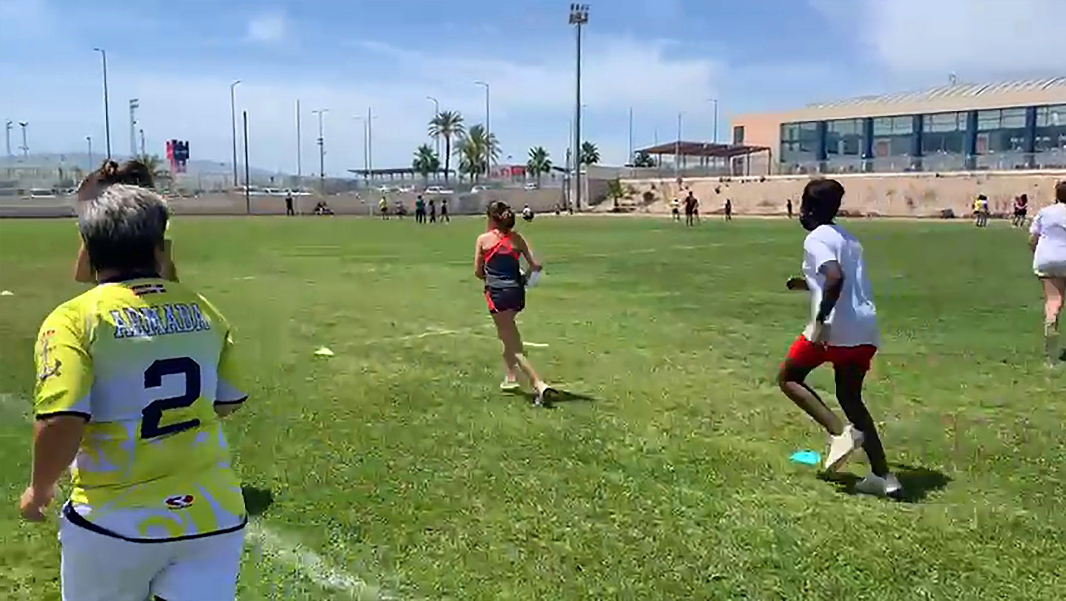 Medio centenar de participantes en la jornada “Mujeres en rugby” celebrada en el campo municipal de césped