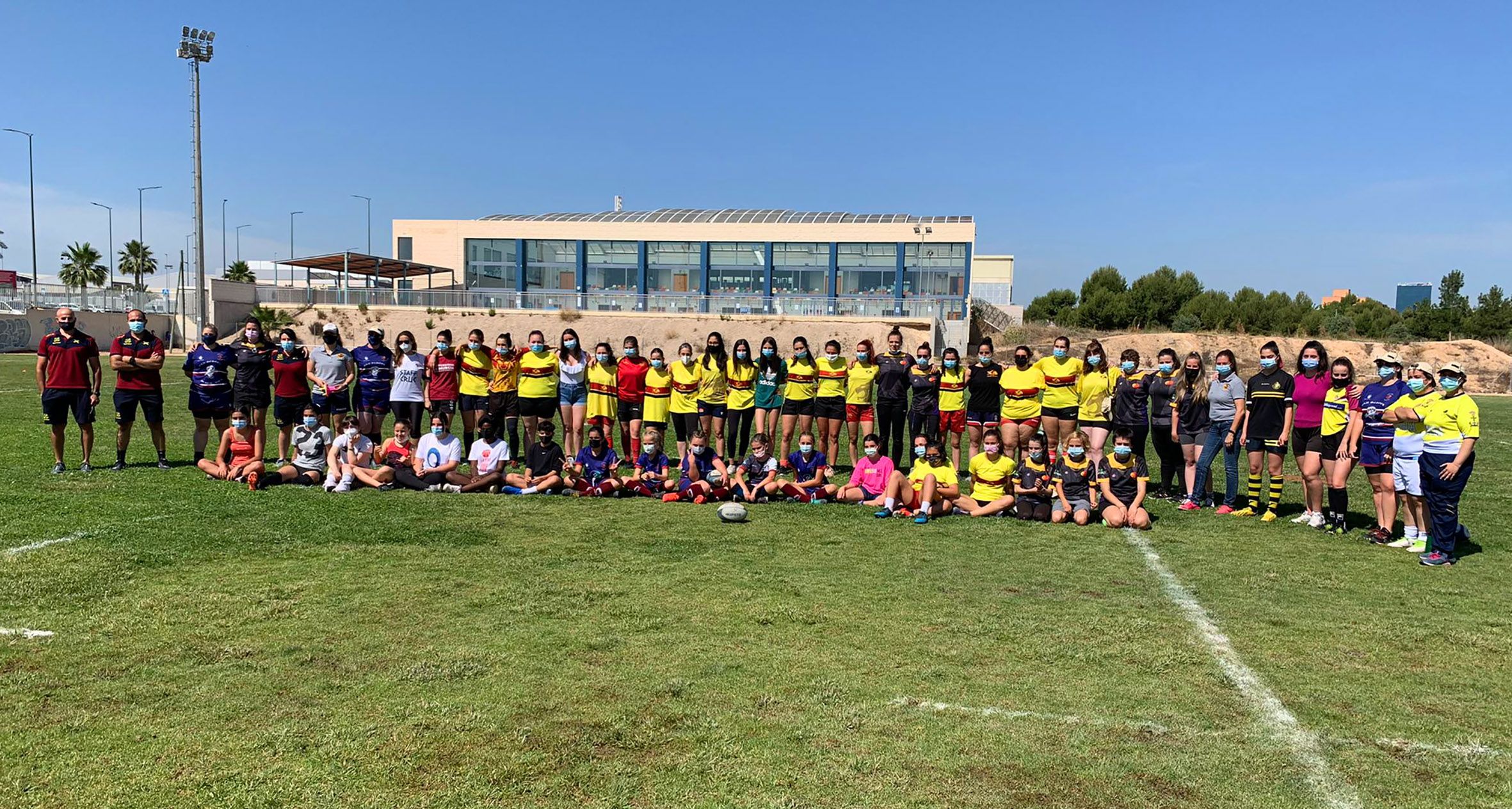 Medio centenar de participantes en la jornada “Mujeres en rugby” celebrada en el campo municipal de césped5