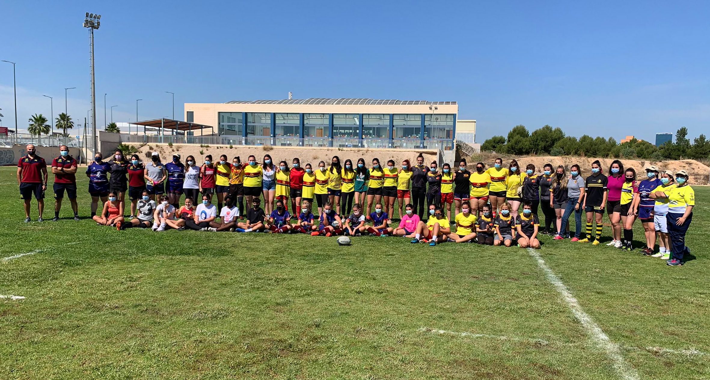 Medio centenar de participantes en la jornada “Mujeres en rugby” celebrada en el campo municipal de césped5