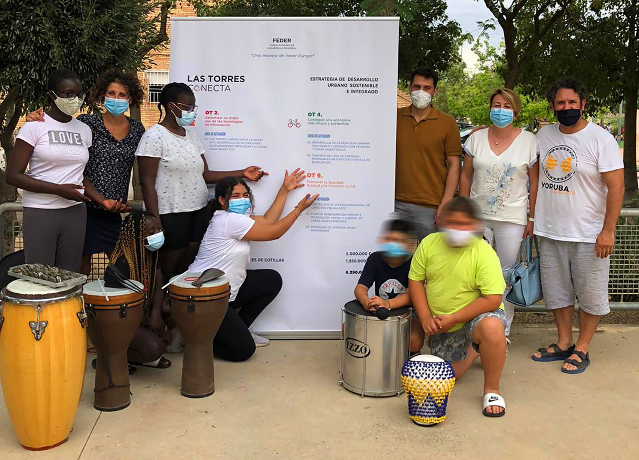 15 menores del barrio del Carmen disfrutan de un taller de percusión al aire libre4