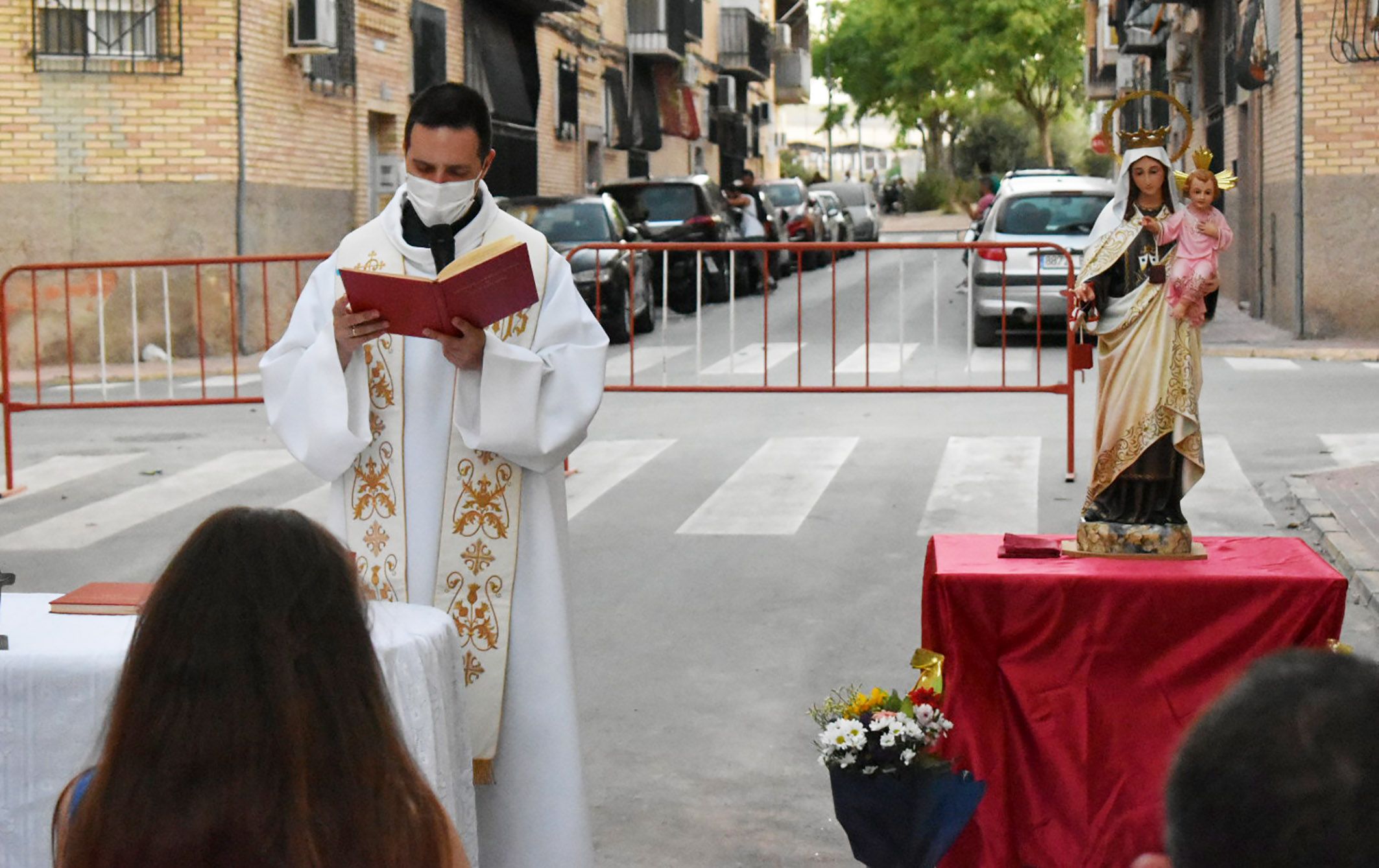 El barrio del Carmen homenajea a su patrona con una misa al aire libre5