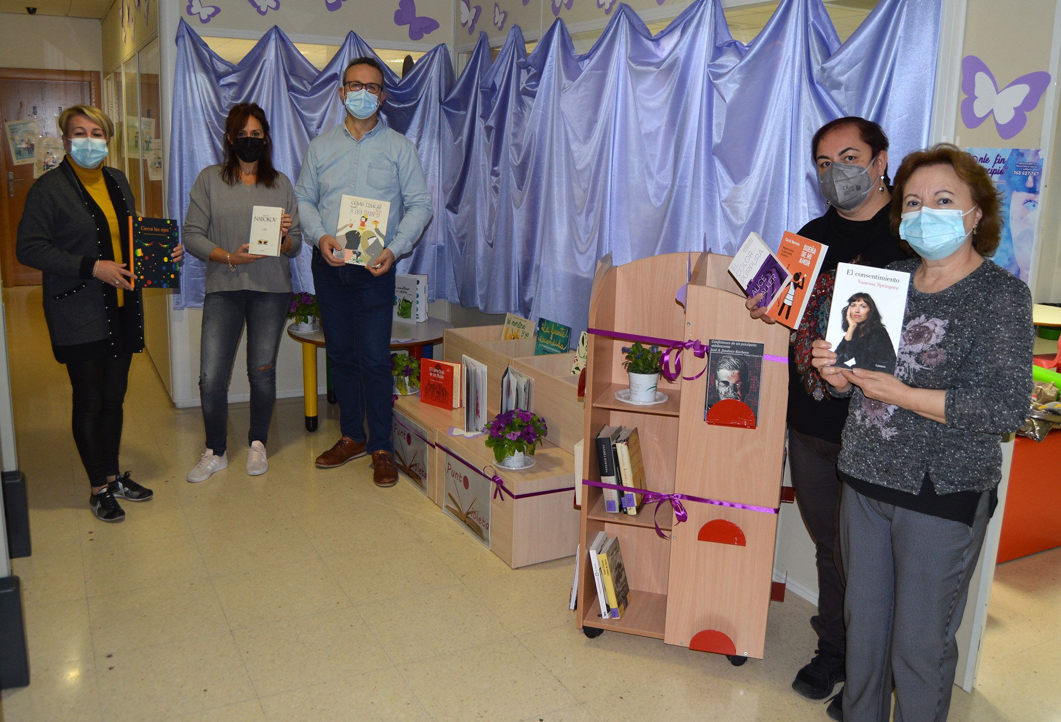 La biblioteca municipal triunfa con “El Rincón Violeta” para conmemorar el 25 de noviembre