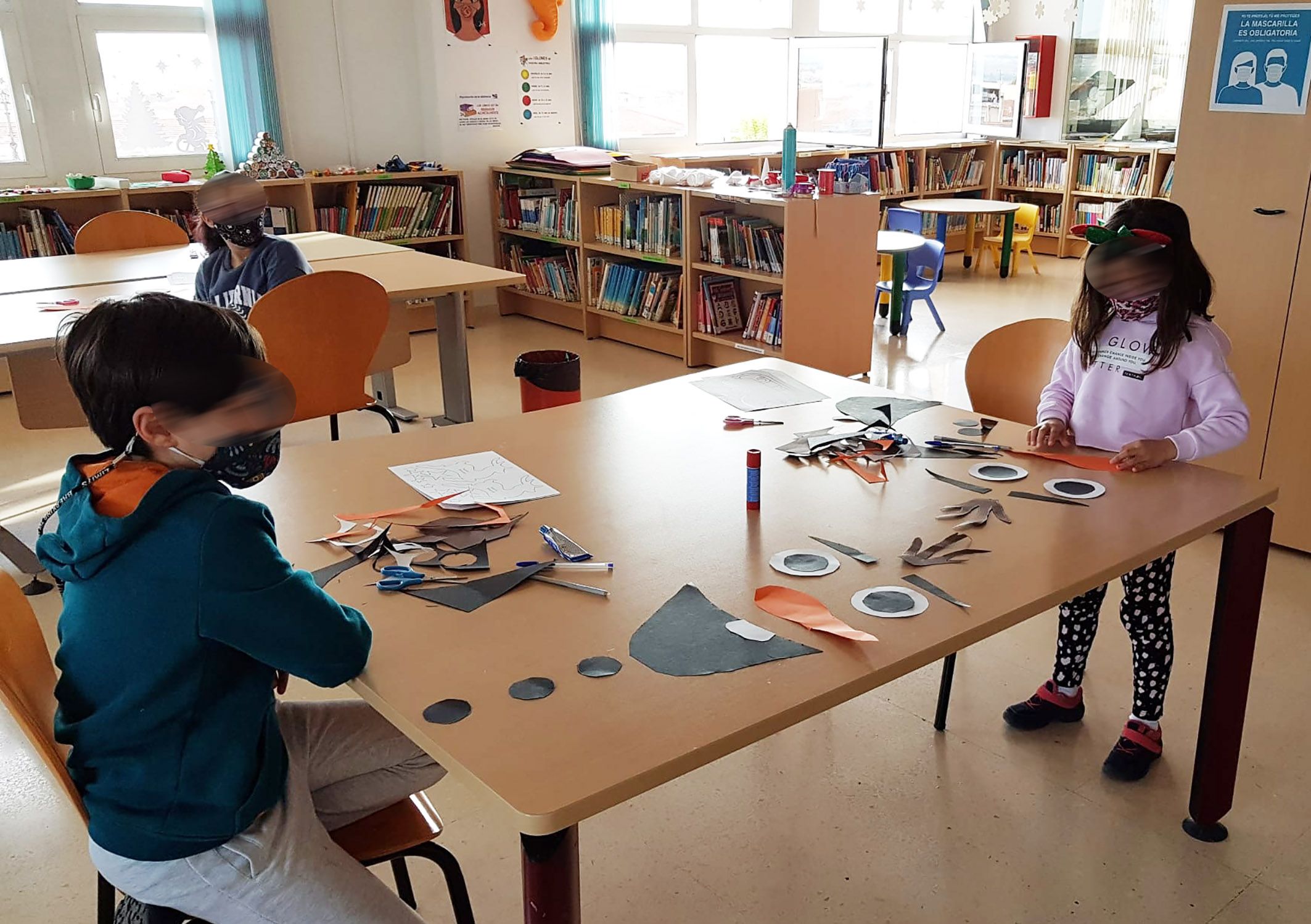 Talento y creatividad en los talleres navidenos de manualidades de la Concejalia de Juventud6
