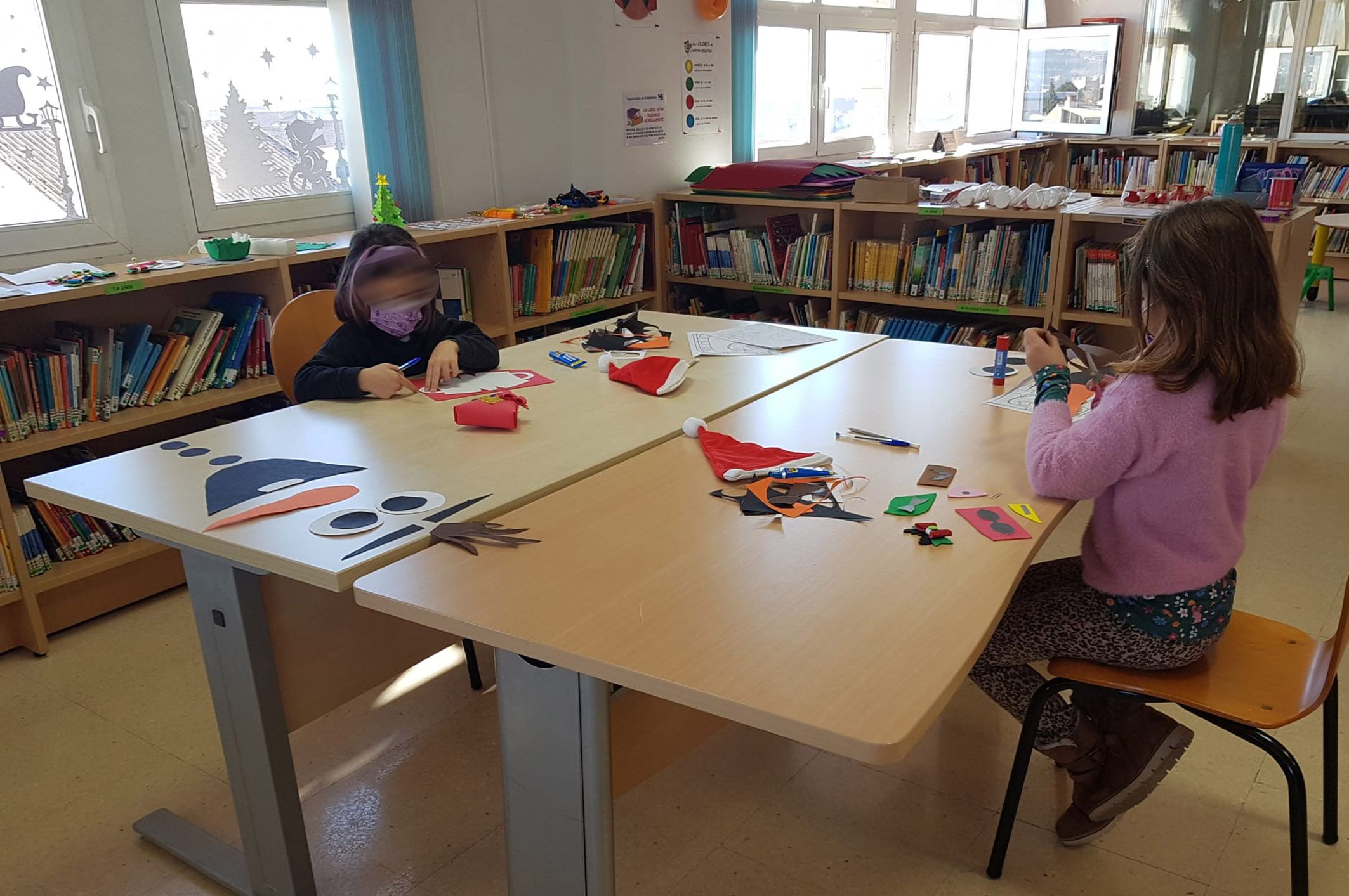 Talento y creatividad en los talleres navidenos de manualidades de la Concejalia de Juventud8