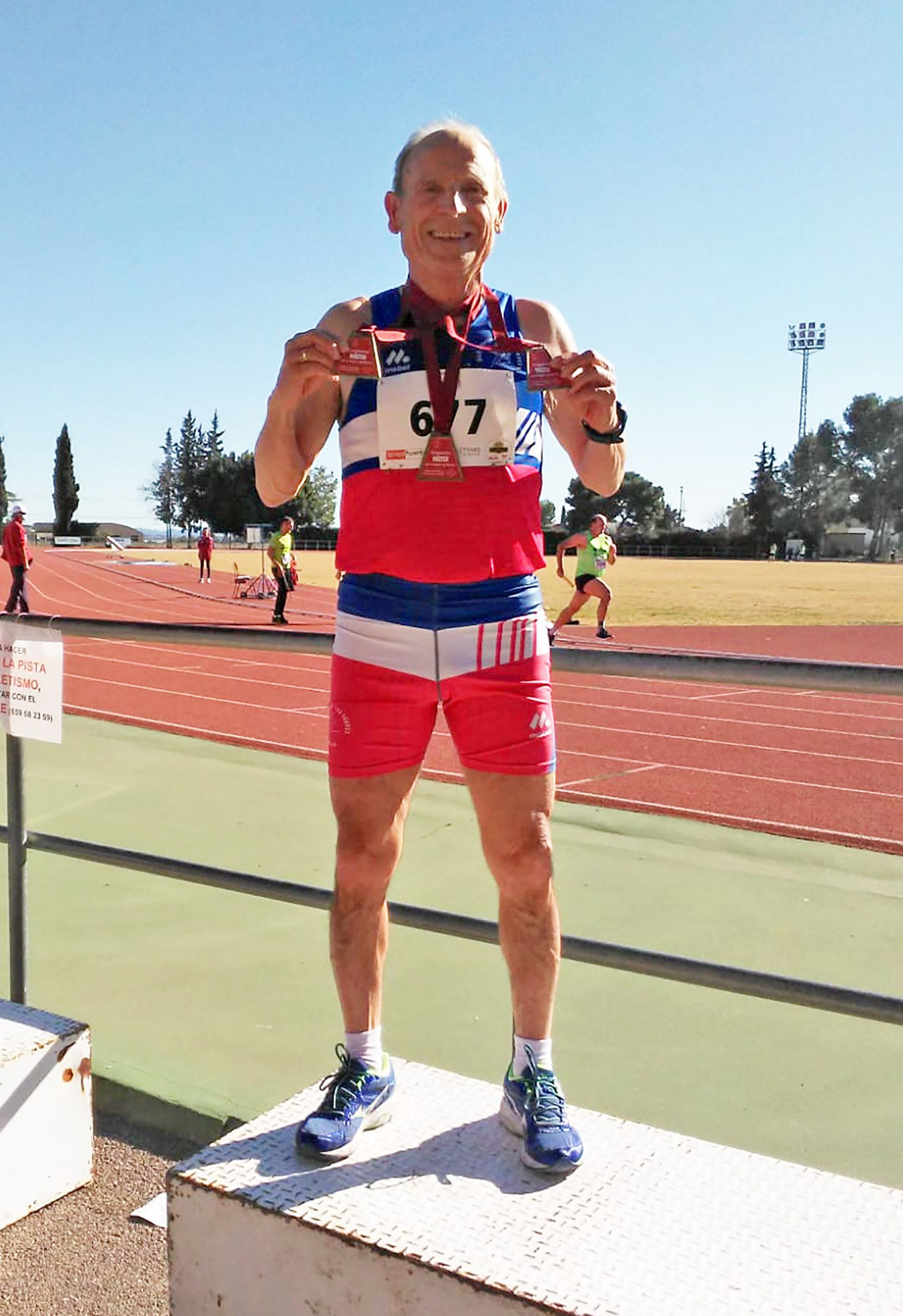 El atleta torreno Angel Salinas amplia su palmares con tres oros en el regional master
