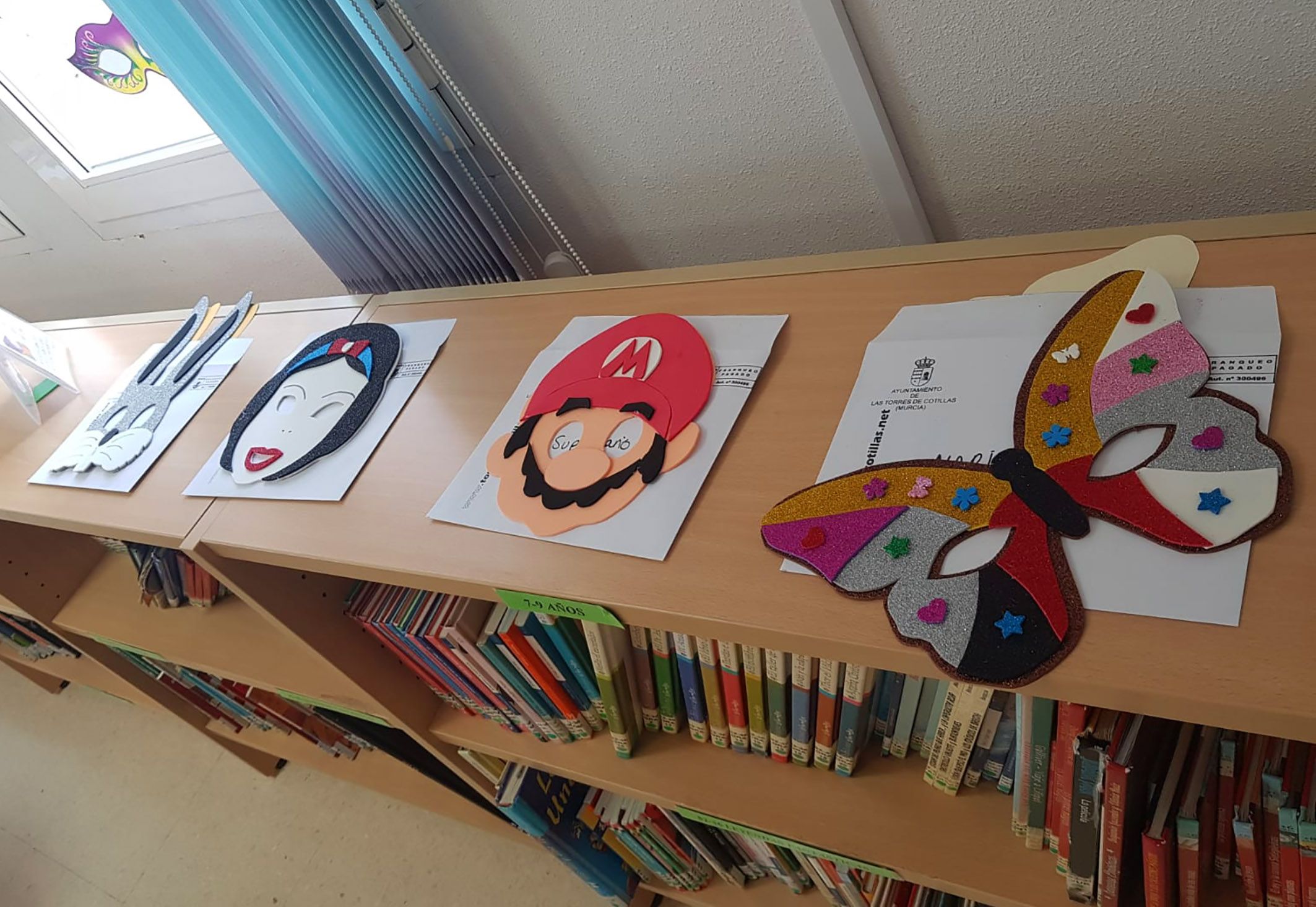 Los mas pequenos se lo pasan en grande en los talleres gratuitos de manualidades de Carnaval2