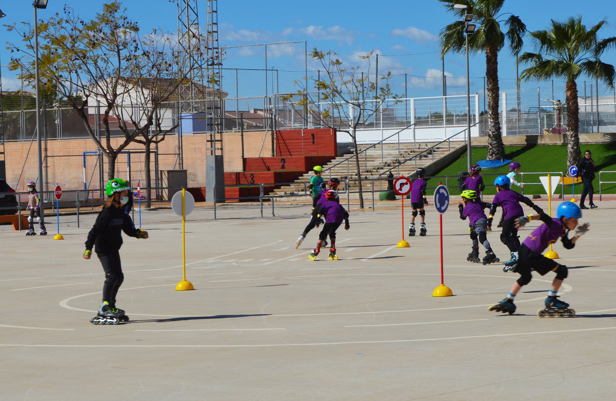 Una manana de formacion en educacion vial y primeros auxilios para el club Roller Queen5