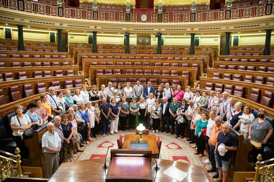 Visita guiada exposicion Alunizaje de Blas Miras Las Torres de Cotillas2 Los mayores de nuestro pueblo visitan el Congreso de los Diputados