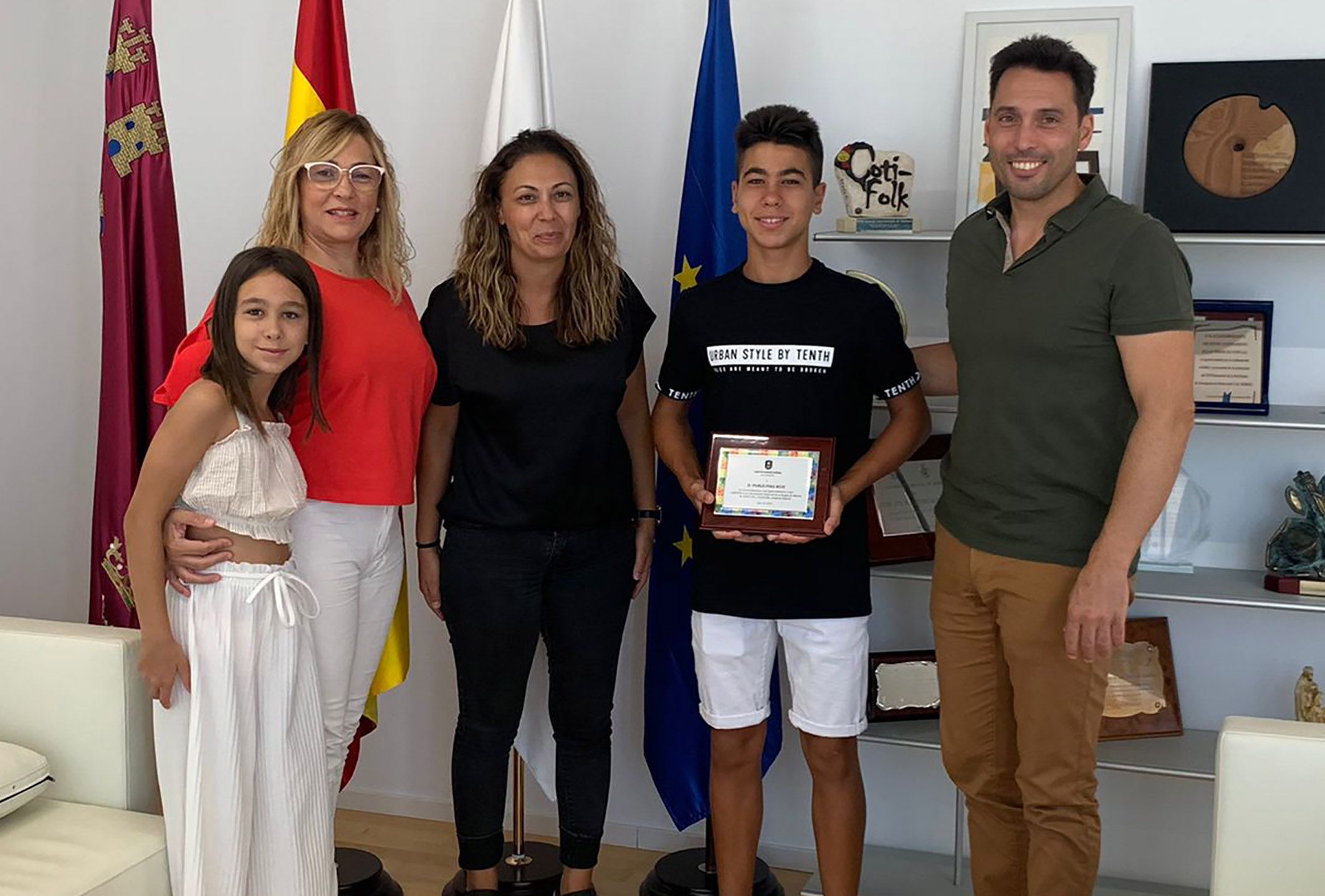 El alcalde torreno recibe al joven atleta Pablo Pina especialista en pruebas combinadas3