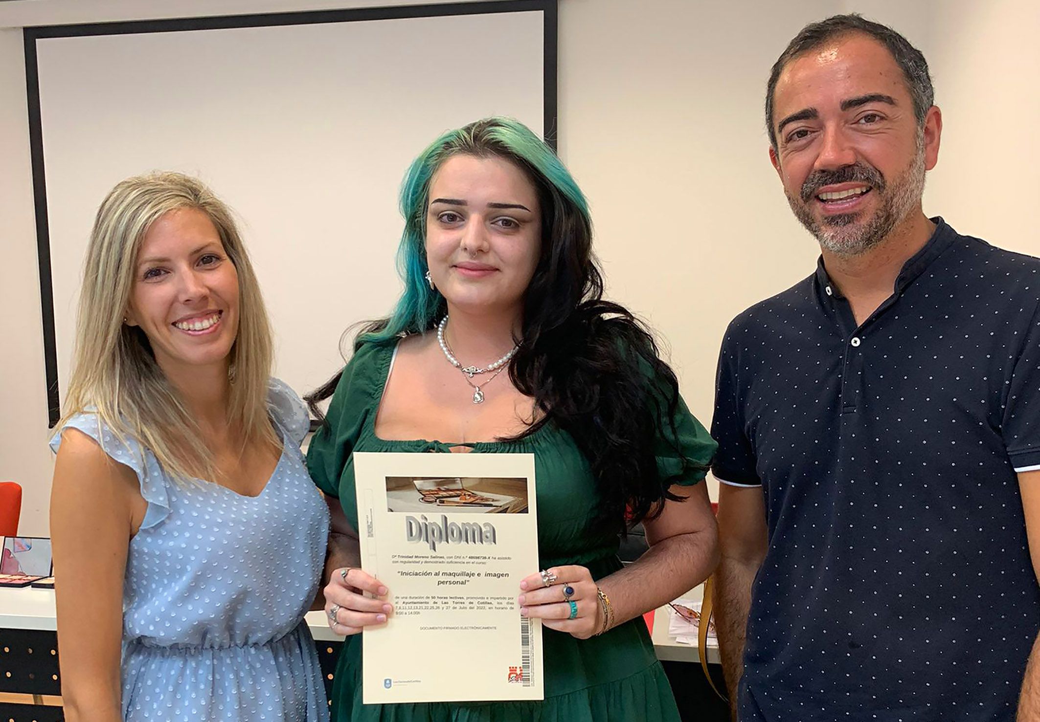 Finaliza el curso gratuito de iniciacion al maquillaje e imagen personal para jovenes7