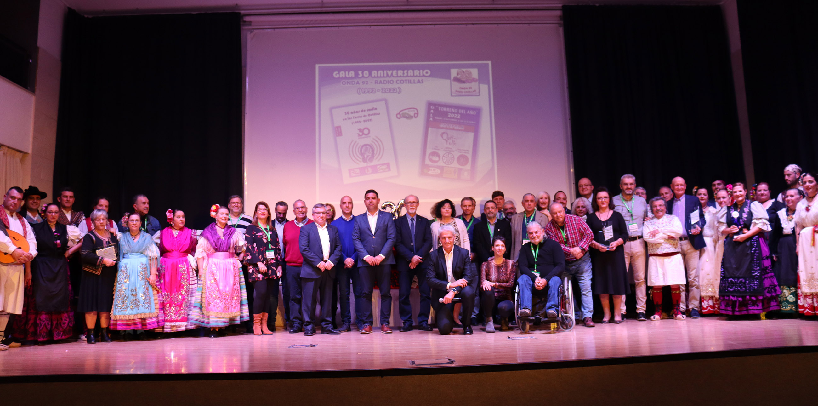 La asociacion Cotifolk galardonada con el Torreno del Ano en la gala del 30o aniversario de la radio municipal Onda 9212