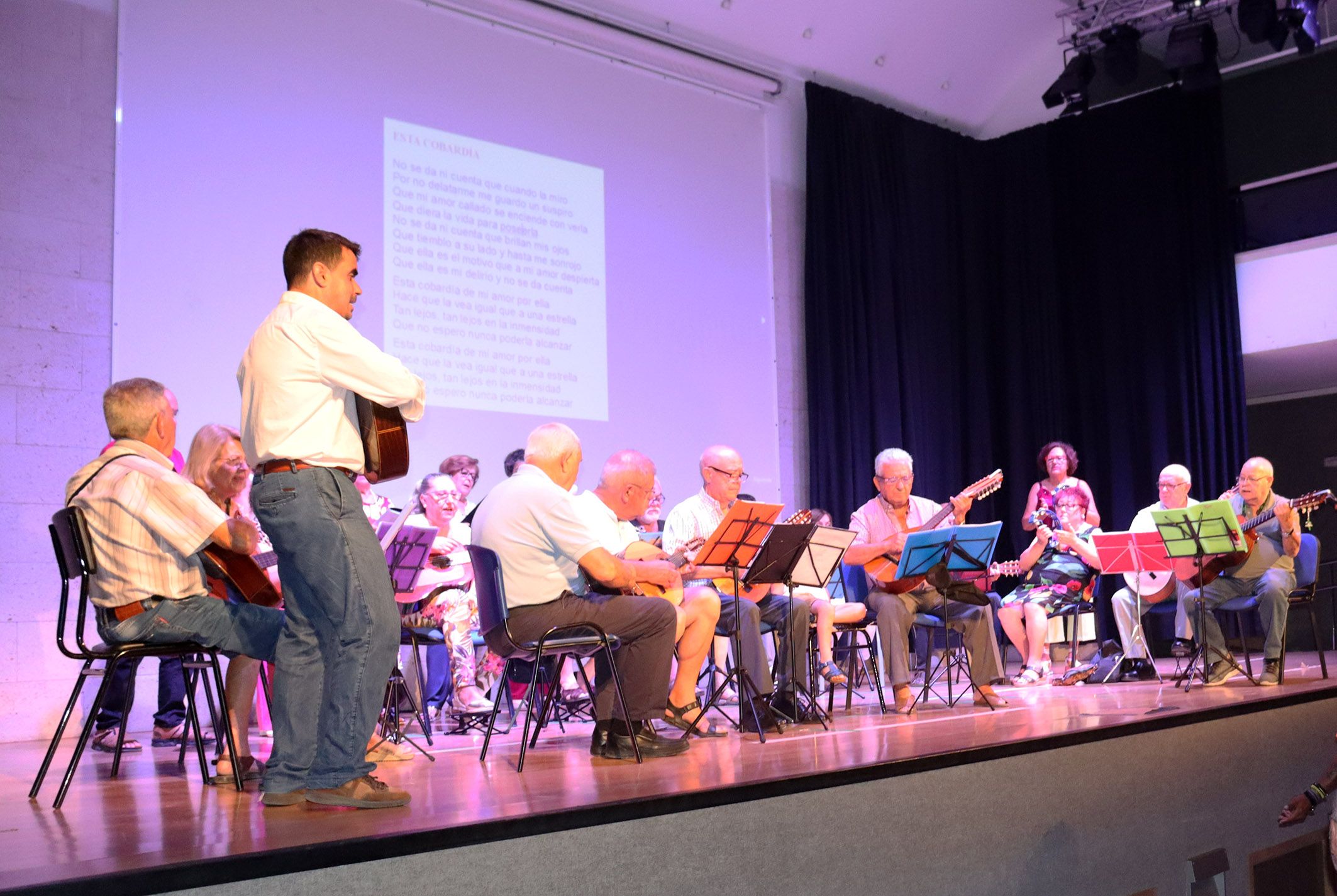 AFES y el centro de mayores protagonizan el primer encuentro intergeneracional de coros5