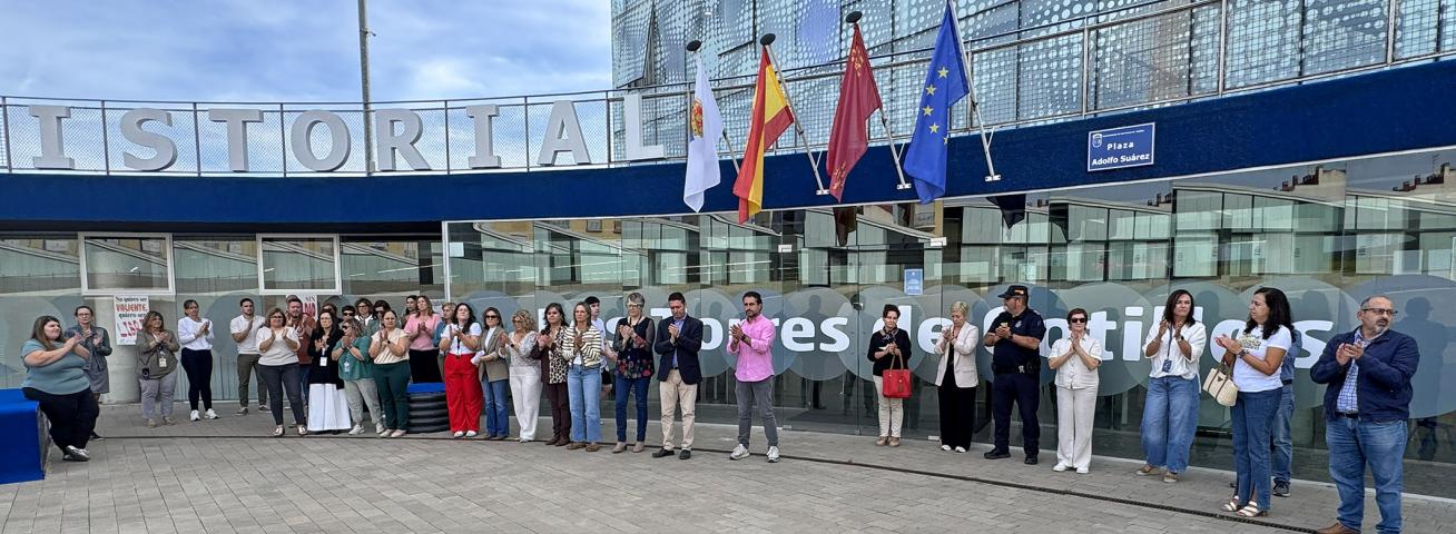 Las Torres de Cotillas muestra su rechazo a la violencia de género con un minuto de silencio en memoria de Ainhoa, la joven asesinada en Librilla
