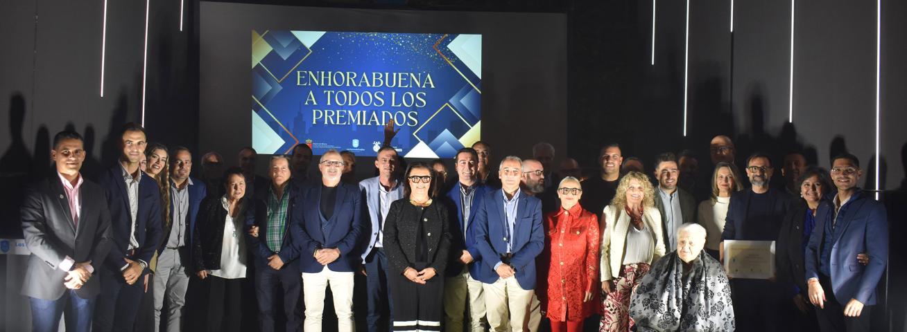 Charo Romero, Publimedia Eventos, Ciclos Sarabia, Panadería Paco, Blitz, Suministros Clemente, Onda 92 y Carnicería Carrillo, premiados en la I Gala del Comercio