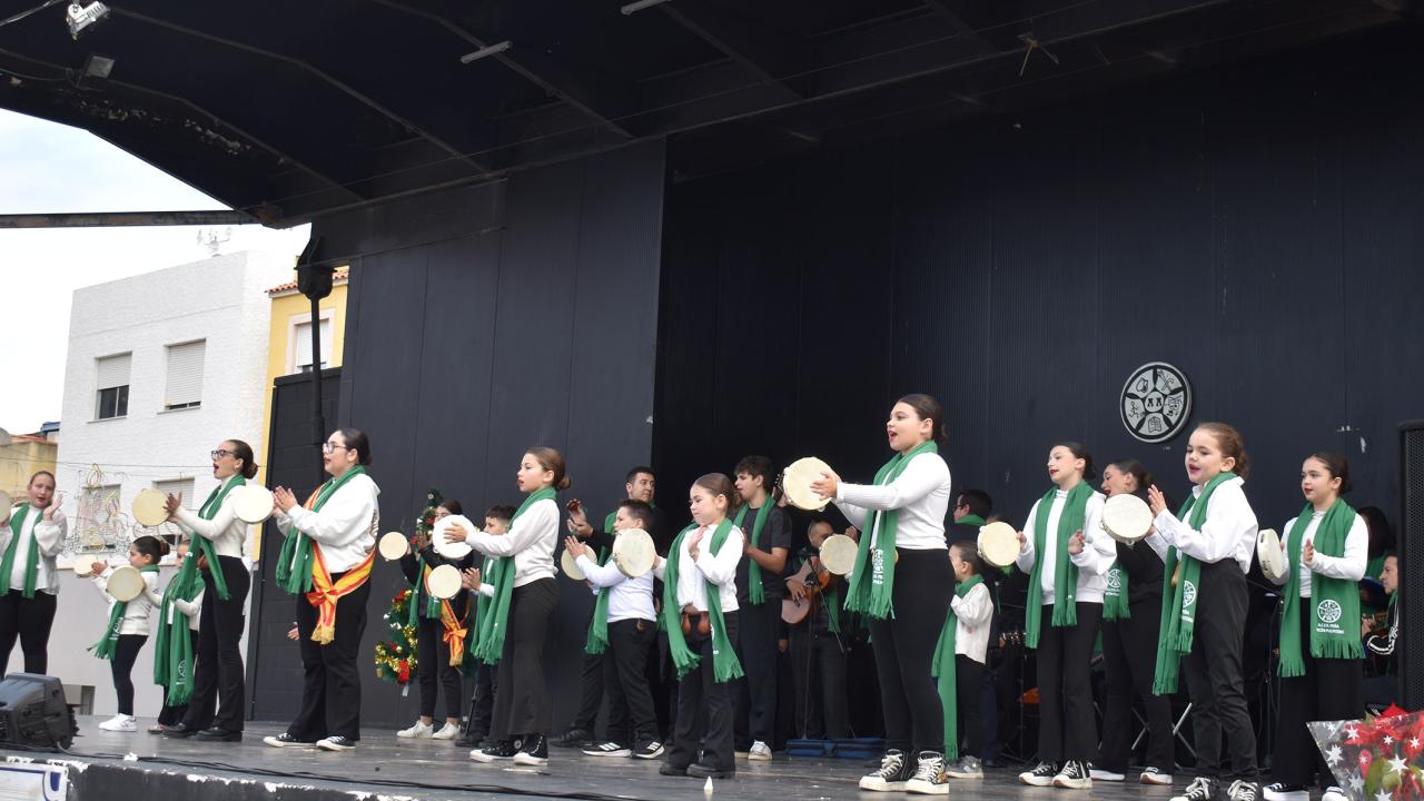 Los grupos del Rincón Pulpitero dan brillo al 34º festival navideño de la peña