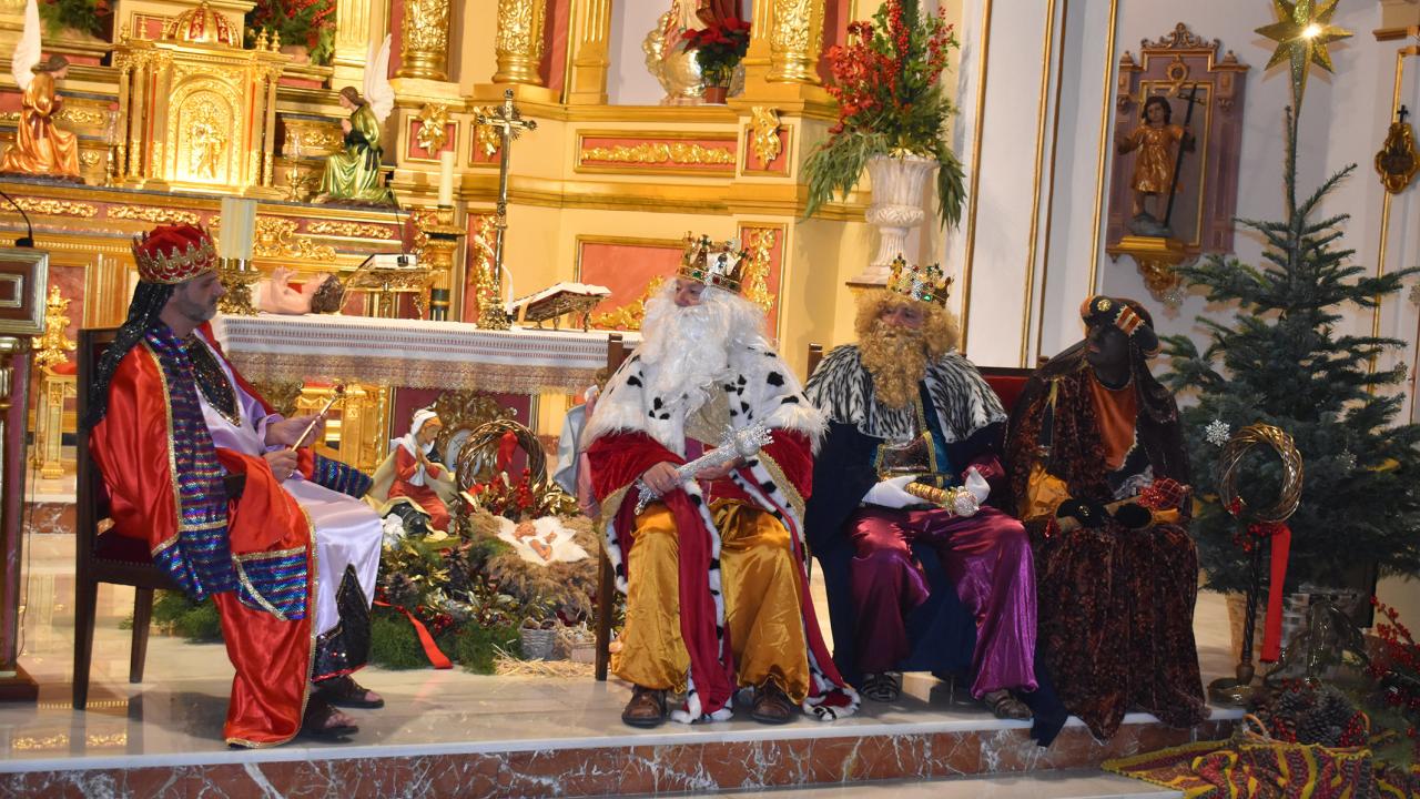 El grupo Tejuba emociona un año con el tradicional Auto de Reyes Magos