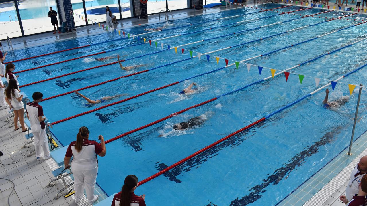La piscina municipal acoge el Campeonato Regional Máster de Invierno 2026
