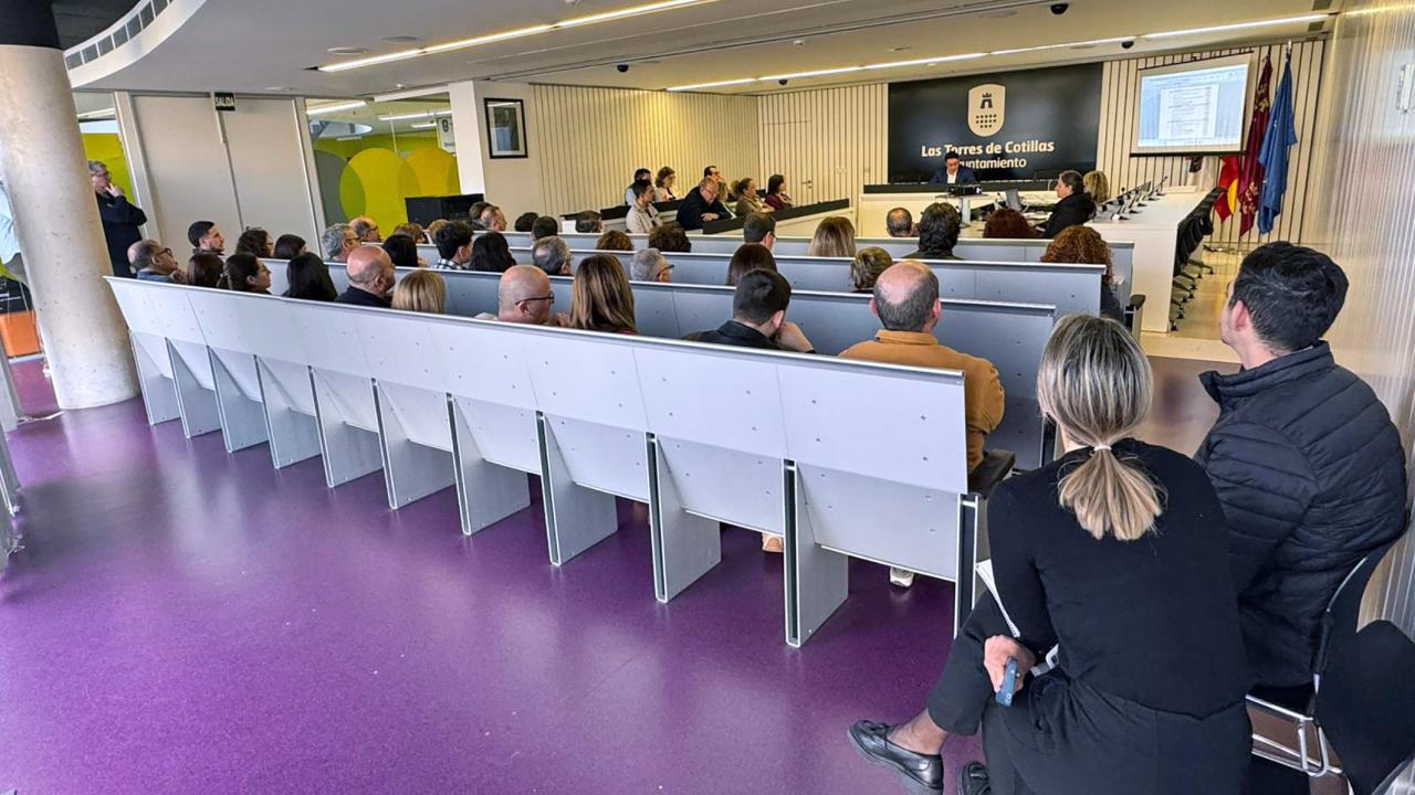 El alcalde Noguera presenta a la plantilla municipal el Plan de Actuación Integrado “Las Torres NEB”, donde se invertirán más de 8 millones de euros en mejorar el municipio