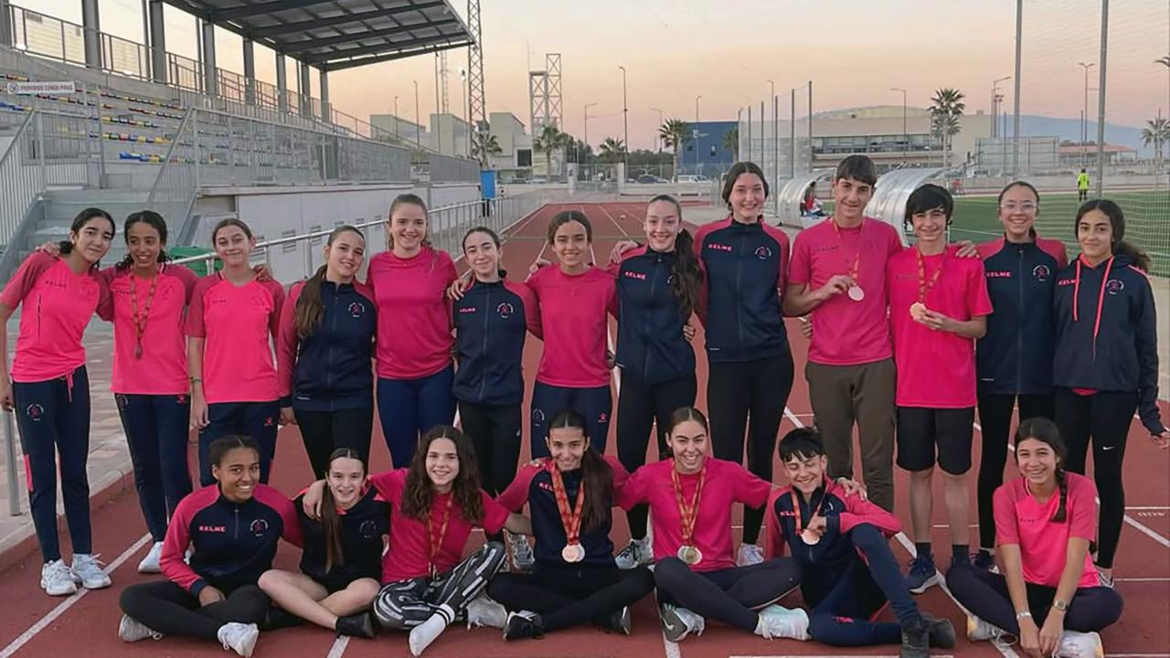 El club Atletismo Las Torres suma 12 medallas en el campeonato regional sub-16