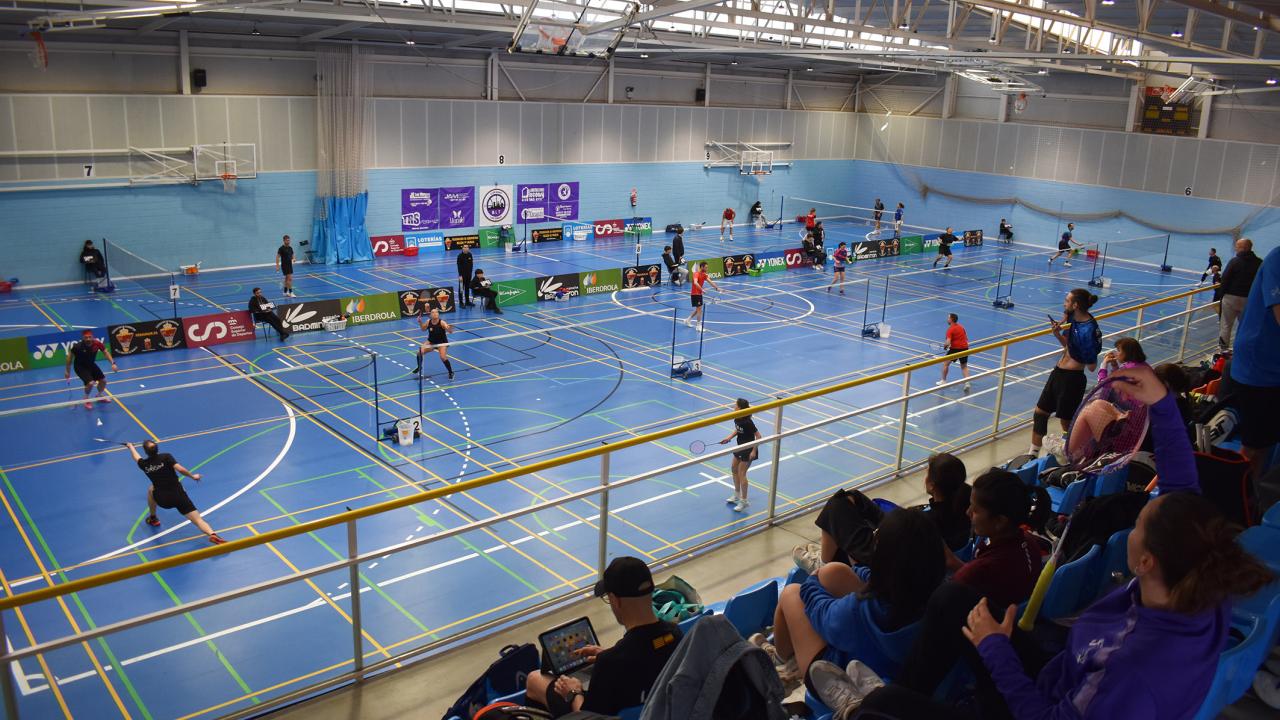 El Bádminton Las Torres brilla en casa en el XI TOP Máster Sénior nacional con 11 medallas, cinco de ellas de oro