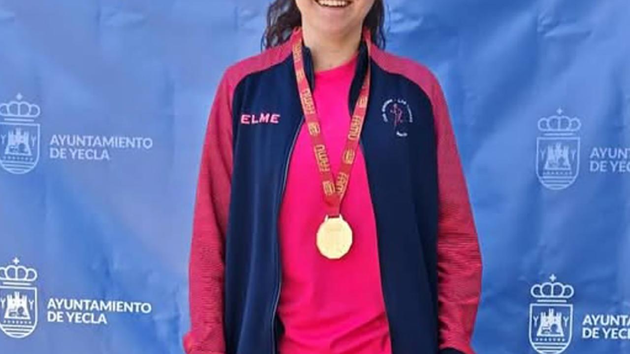 La joven torreña Sofía Serrano, campeona regional sub-20 en 400 lisos