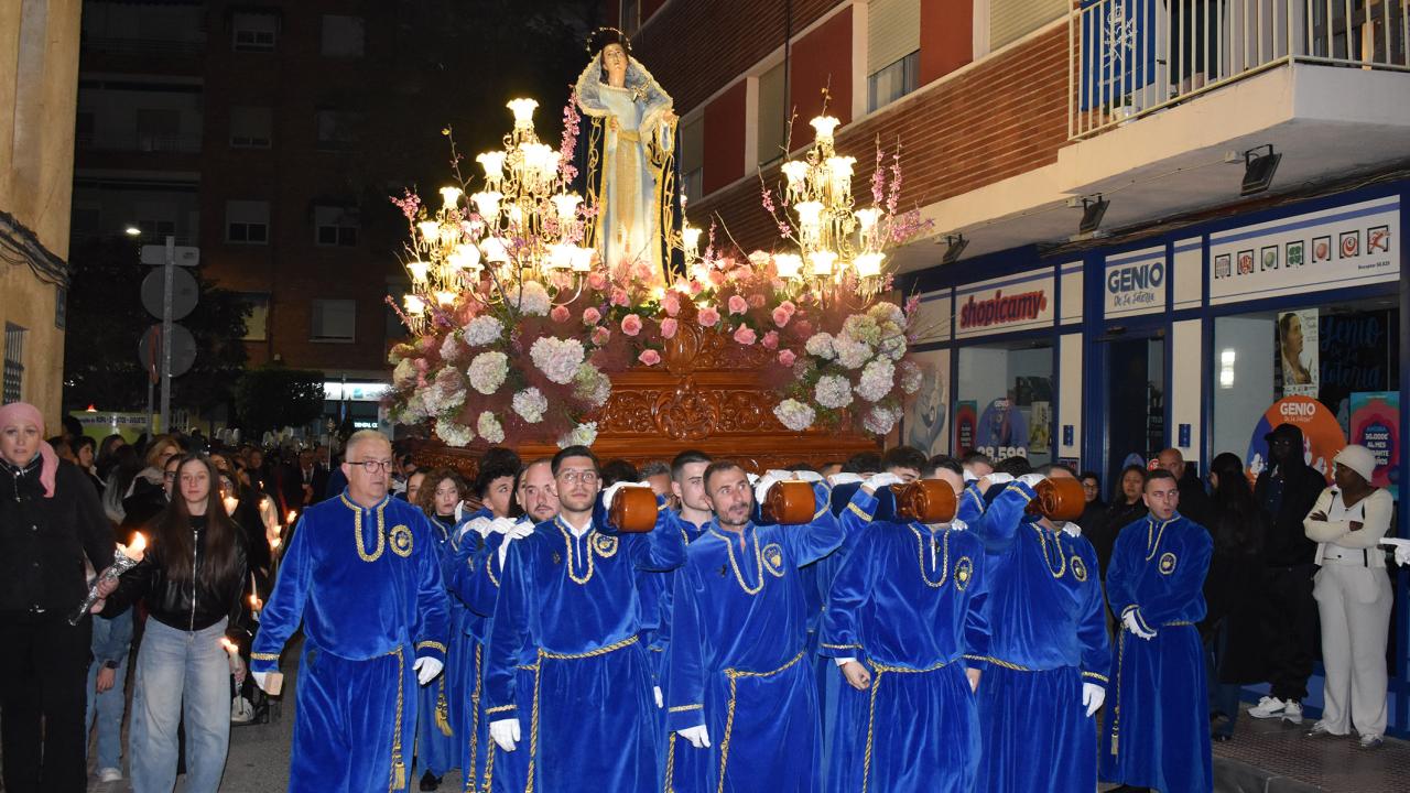 Las Torres de Cotillas se rinde a su Dolorosa en una noche de azul, blanco y devoción