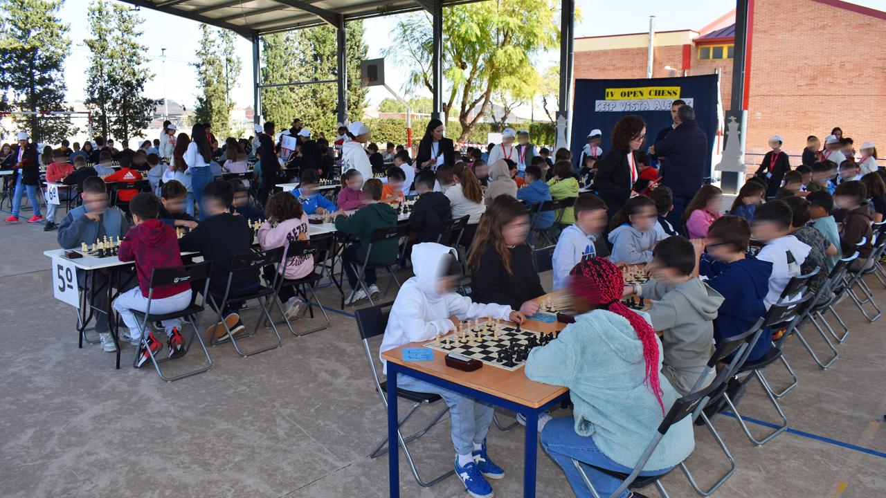 Más de 150 alumnos participan en el V Open Chess del colegio Vista Alegre