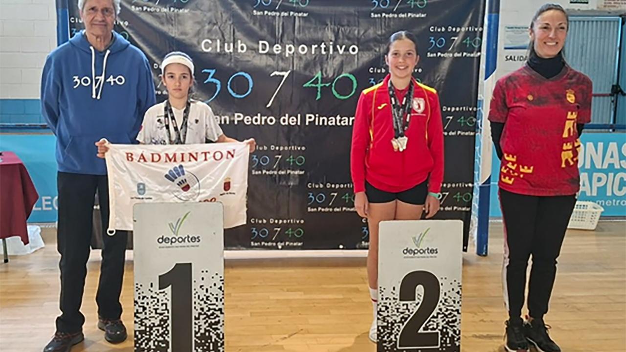 El Bádminton Las Torres logra 8 títulos regionales en los campeonatos autonómicos sub-13 y absoluto