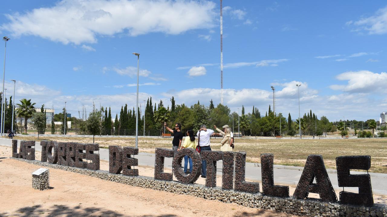 El Parque de la Antena estrena un gran rótulo con el nombre de Las Torres de Cotillas