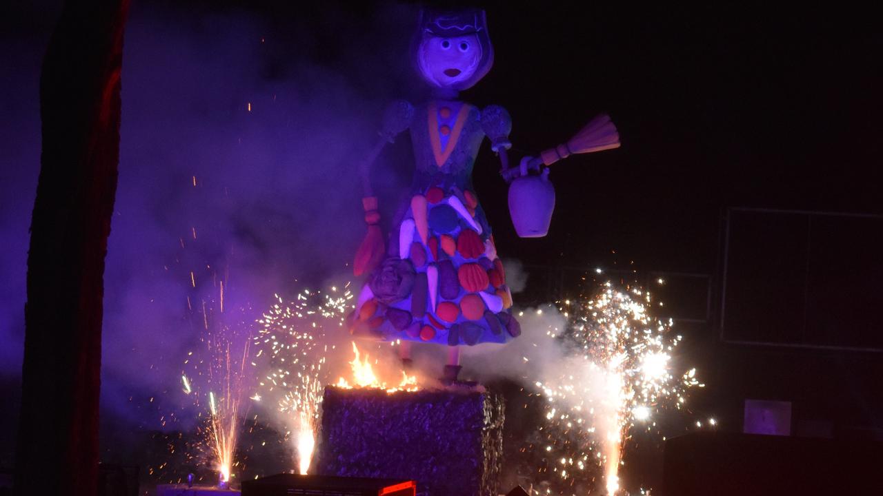 Las fiestas patronales 2026 dicen adiós entre las cenizas de la Quema del Raspajo