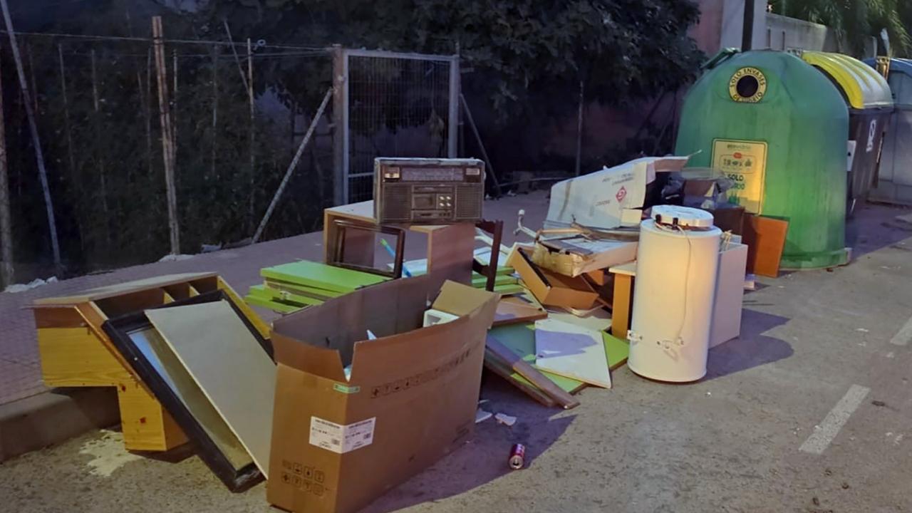 El Ayuntamiento vuelve a pedir civismo ante una oleada de depósito irregular de enseres y residuos