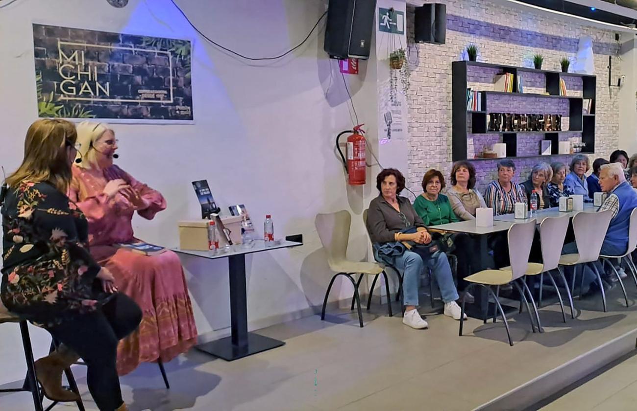 Un cafe y cuatro letras
