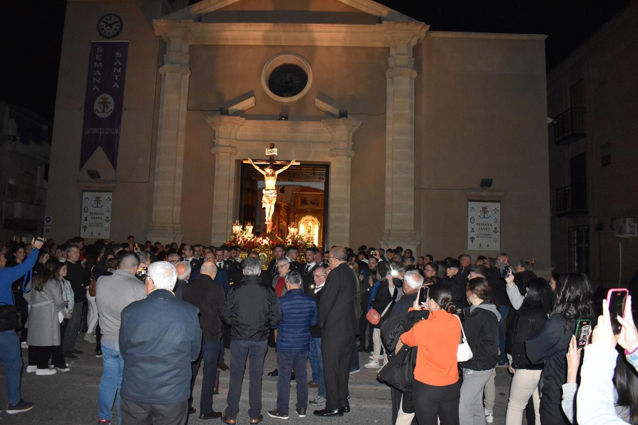 El Crucificado protagoniza un año una procesión del Silencio llena de emoción y respeto 