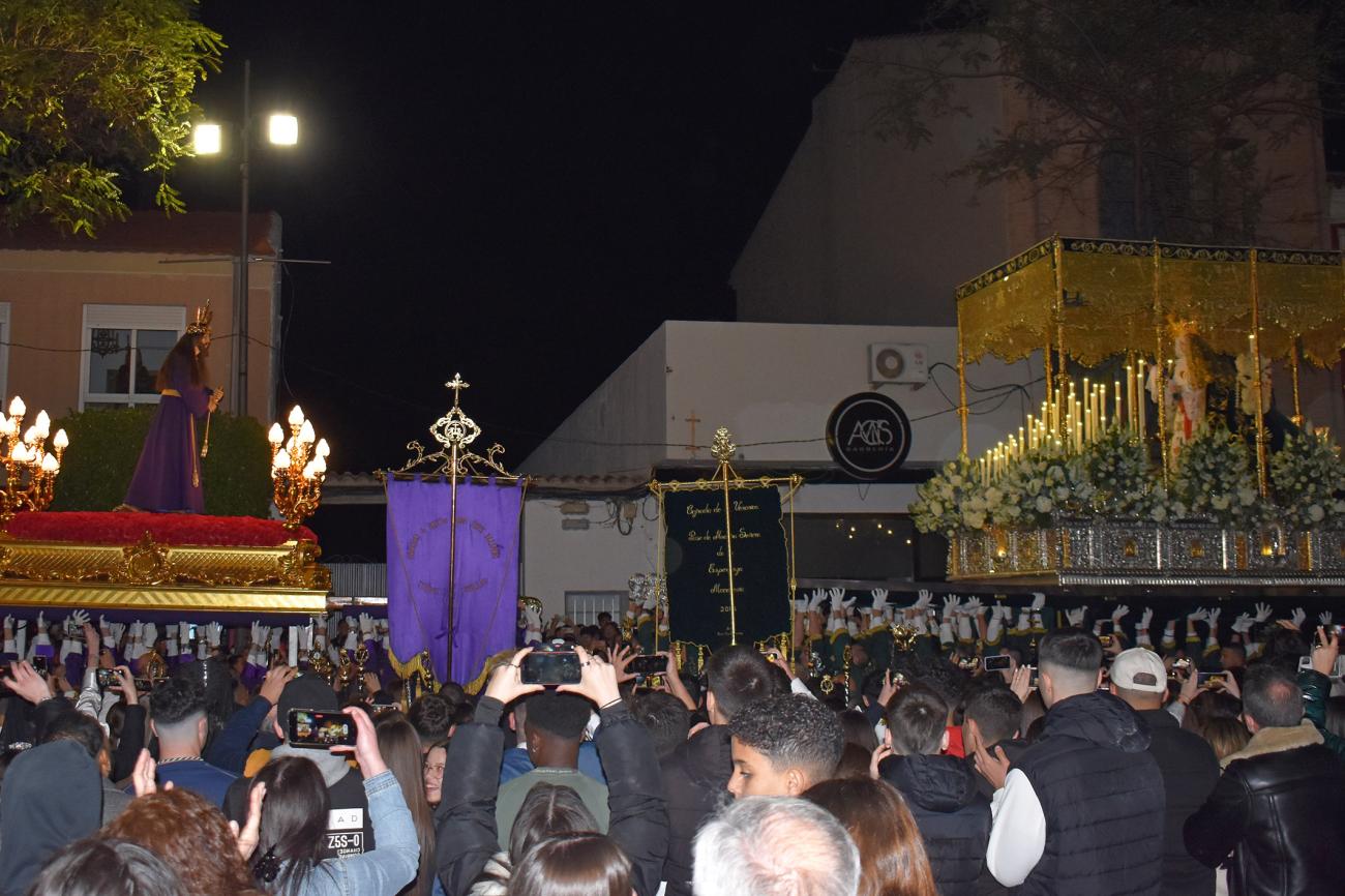 El Martes Santo aplaude un año más el encuentro en las calles torreñas del Jesús Cautivo y de la Esperanza Macarena 